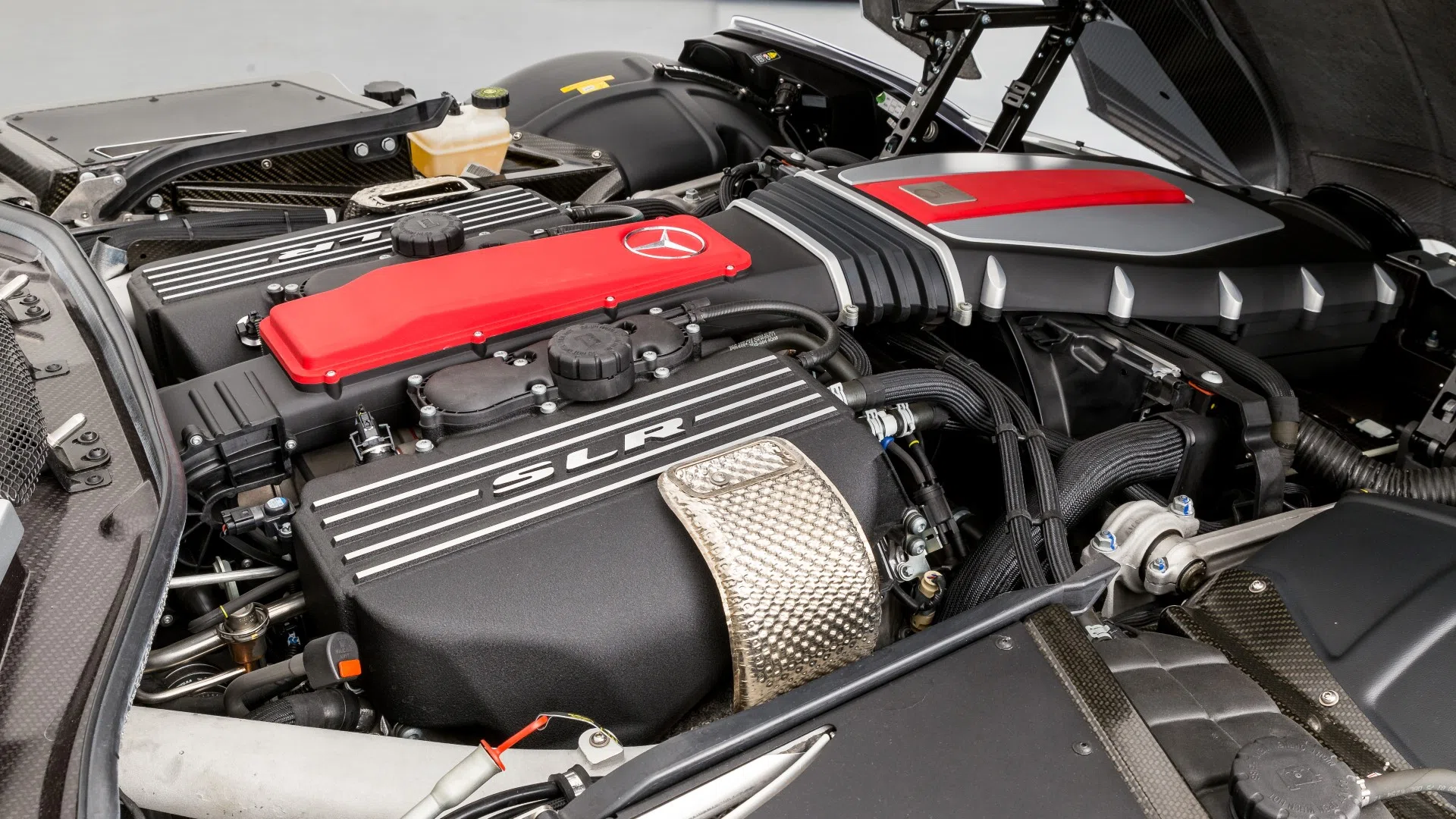 2010 Mercedes-Benz SLR McLaren Stirling Moss engine