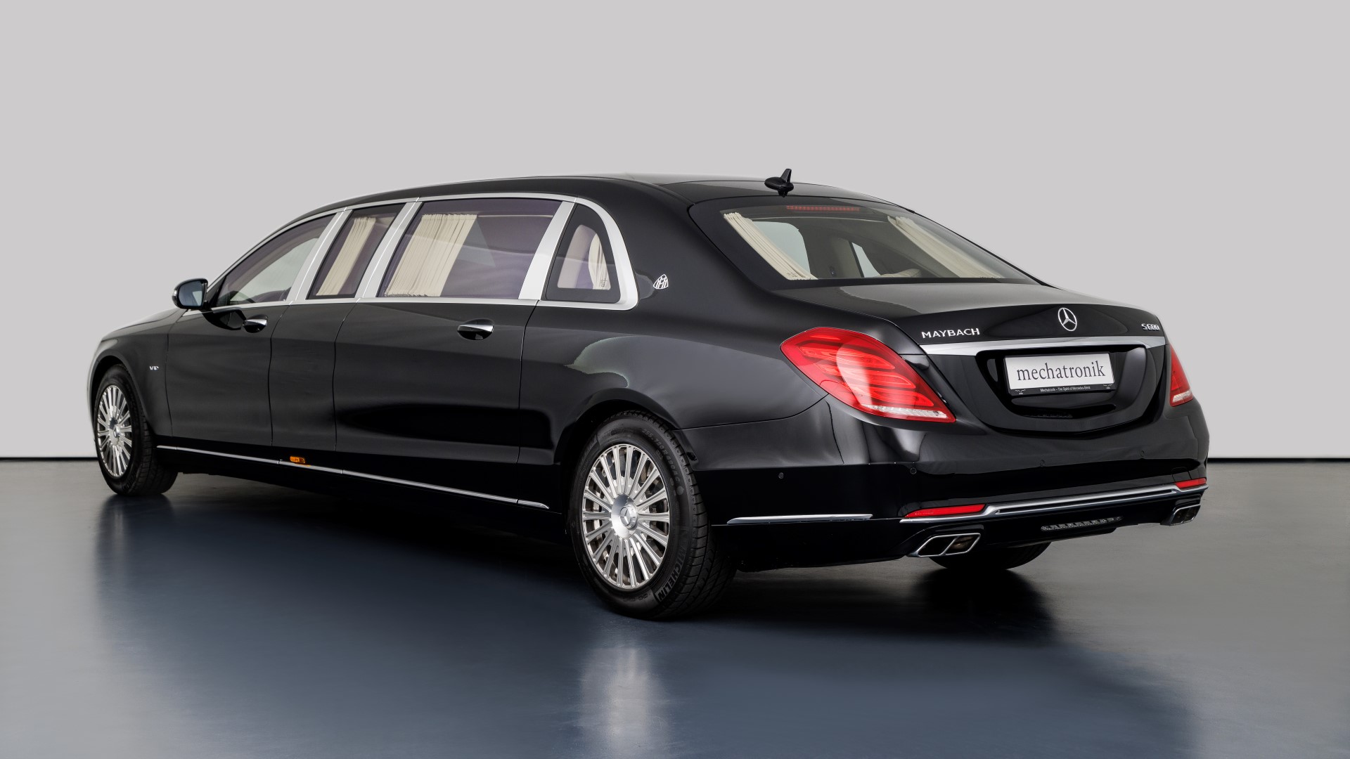2016 MERCEDES-MAYBACH S600 PULLMAN, 2/19