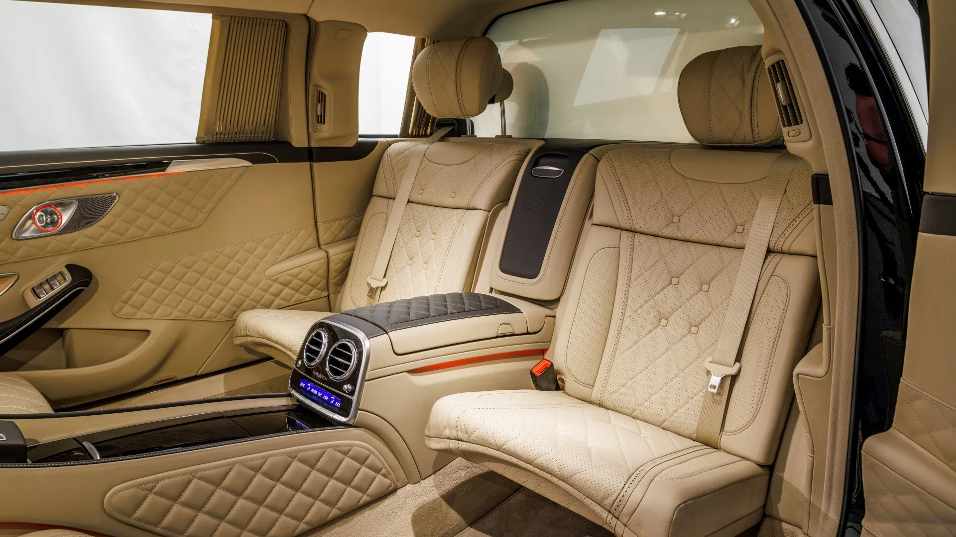 2016 Mercedes-Maybach S600 Pullman interior, seats
