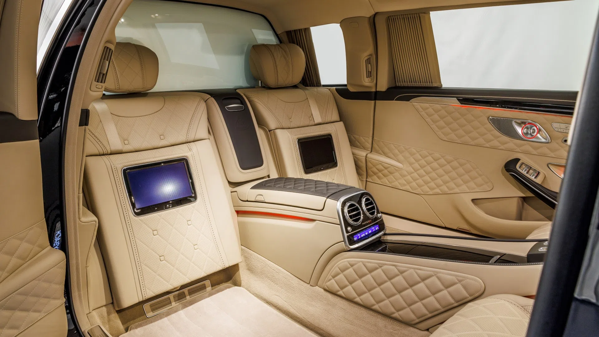 2016 Mercedes-Maybach S600 Pullman interior, seats