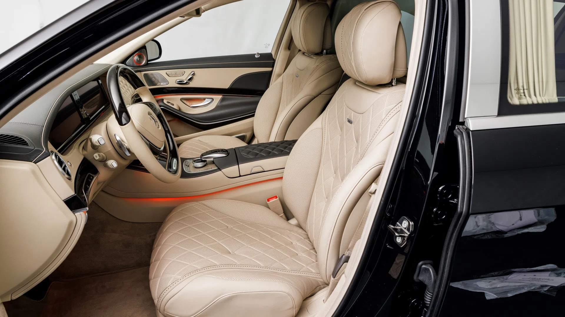 2016 Mercedes-Maybach S600 Pullman interior, seats