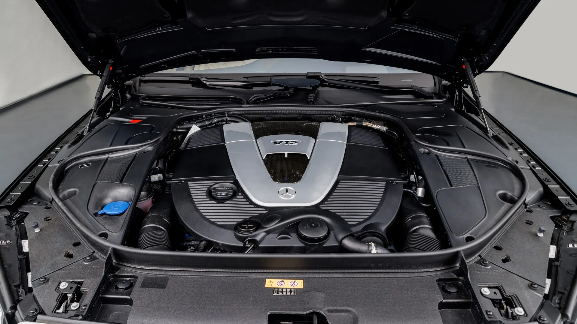 2016 Mercedes-Maybach S600 Pullman engine