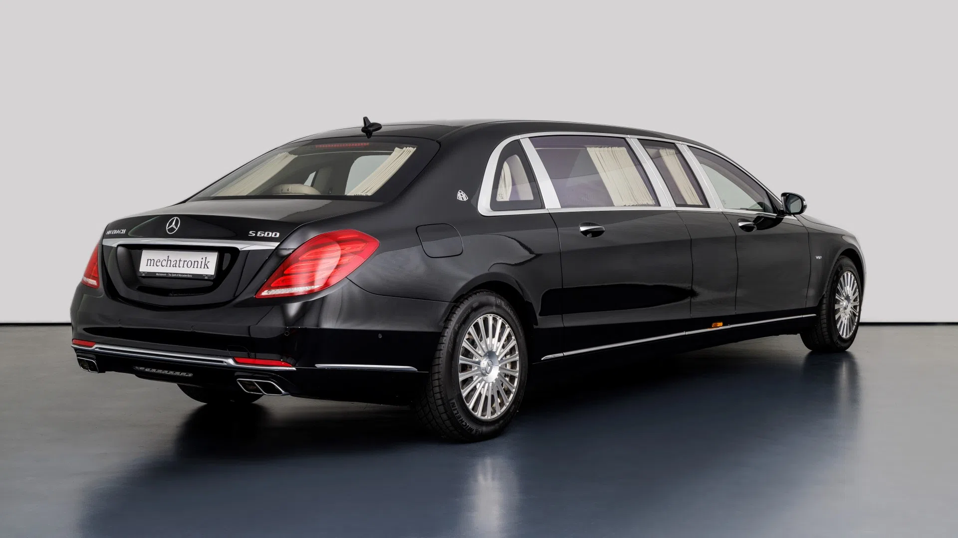 2016 Mercedes-Maybach S600 Pullman for sale, exterior