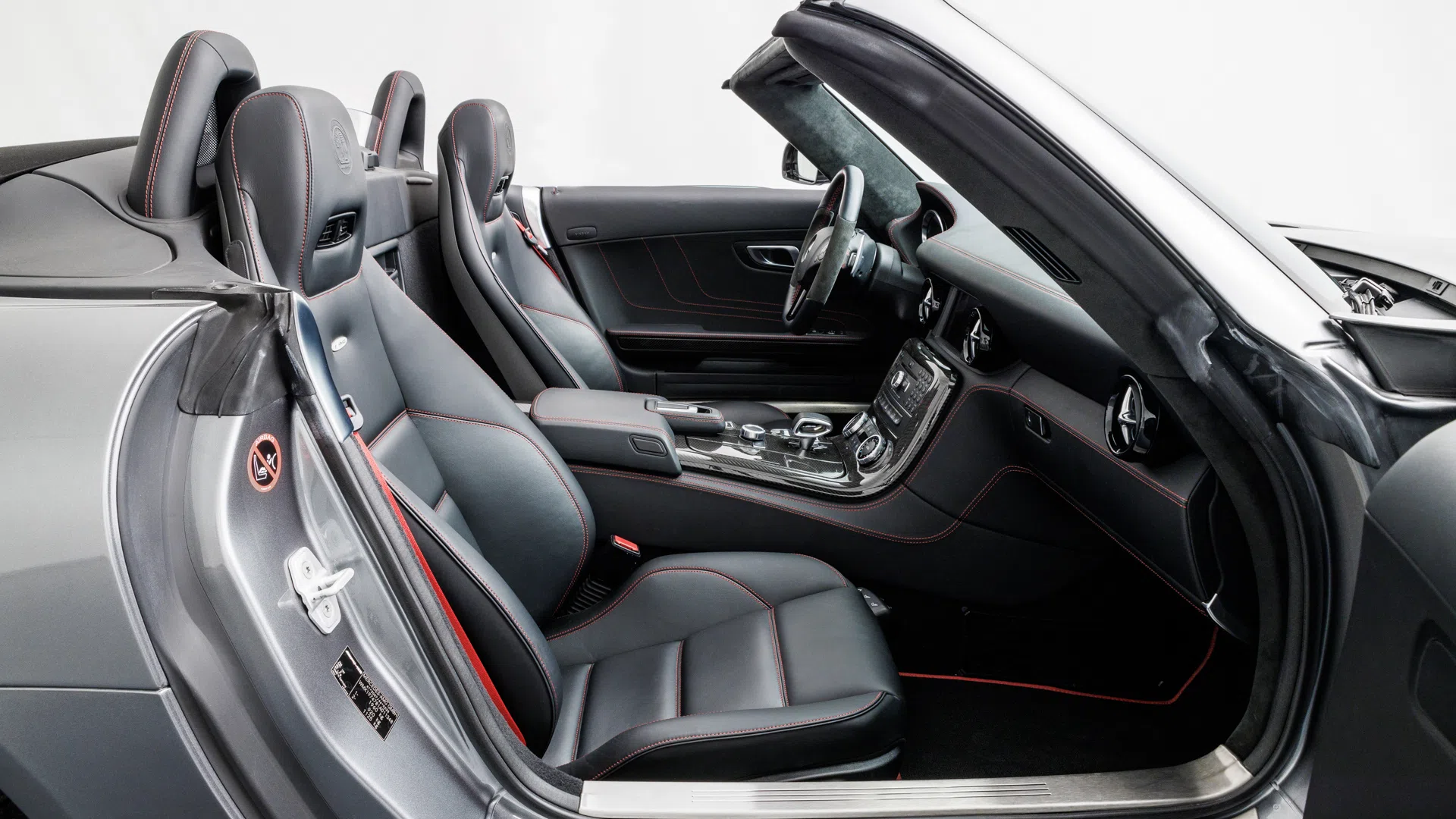 2014 Mercedes-Benz SLS AMG GT Roadster interior, seats