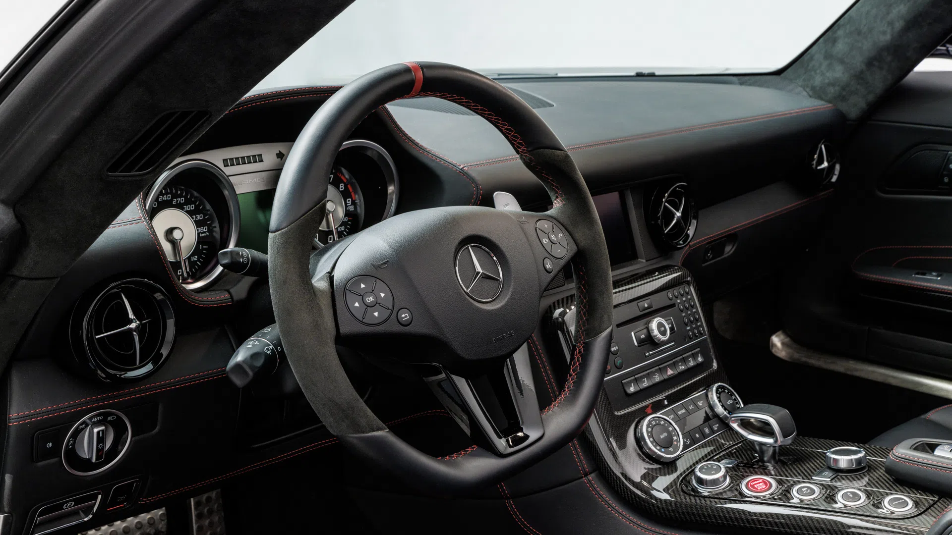 2014 Mercedes-Benz SLS AMG GT Roadster interior, dashboard