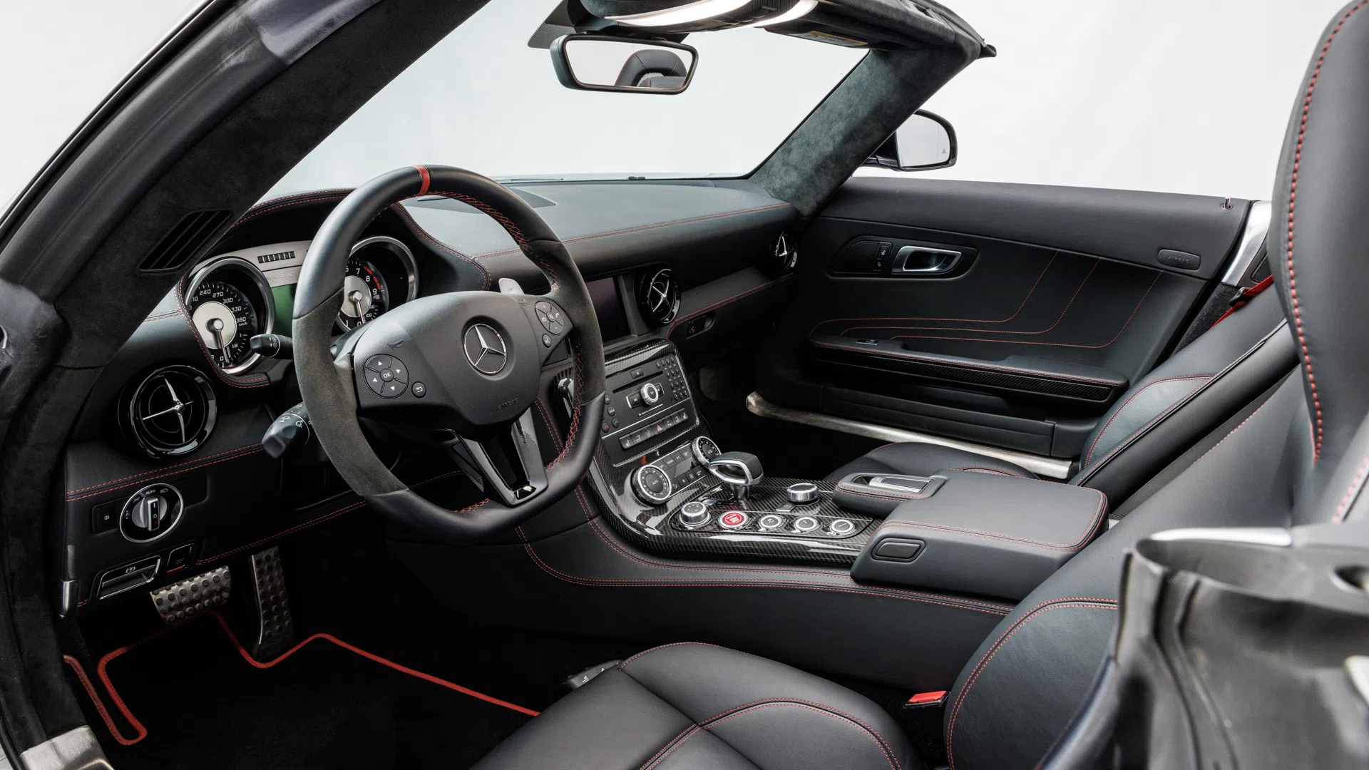 2014 Mercedes-Benz SLS AMG GT Roadster interior, dashboard