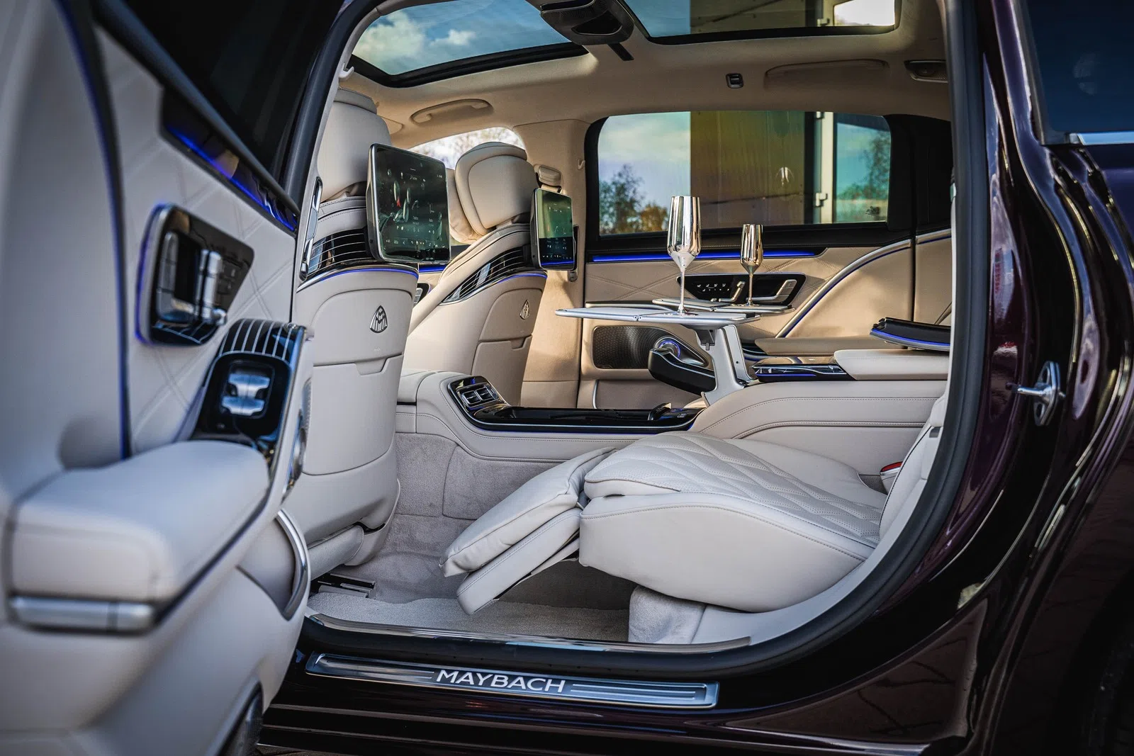 2022 Mercedes Benz MAYBACH S680 4M interior, seats