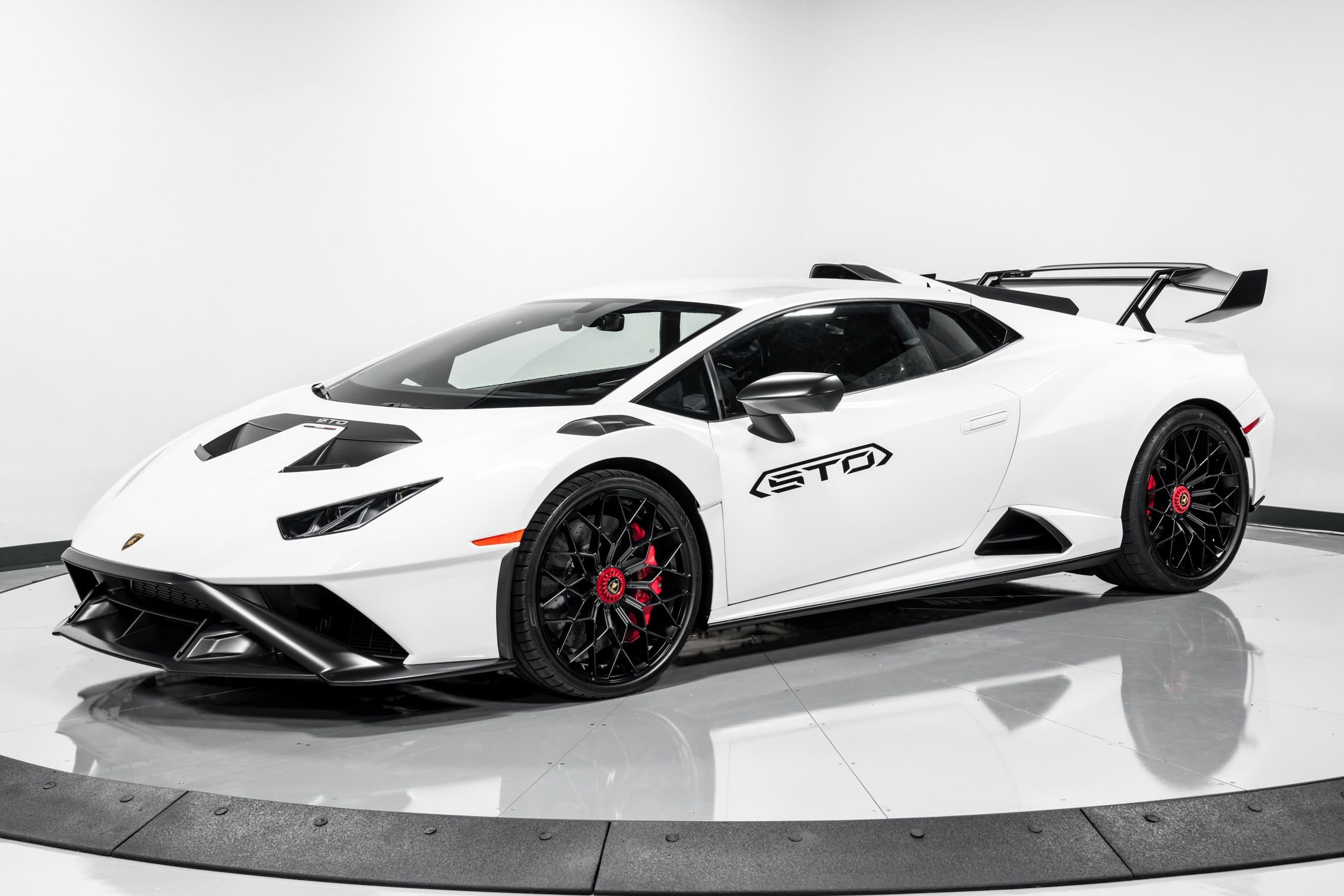 2021 Lamborghini Huracan STO