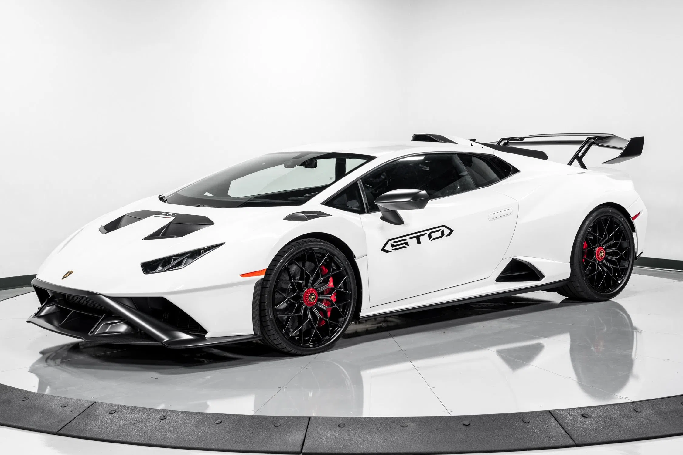 2021 Lamborghini Huracan STO