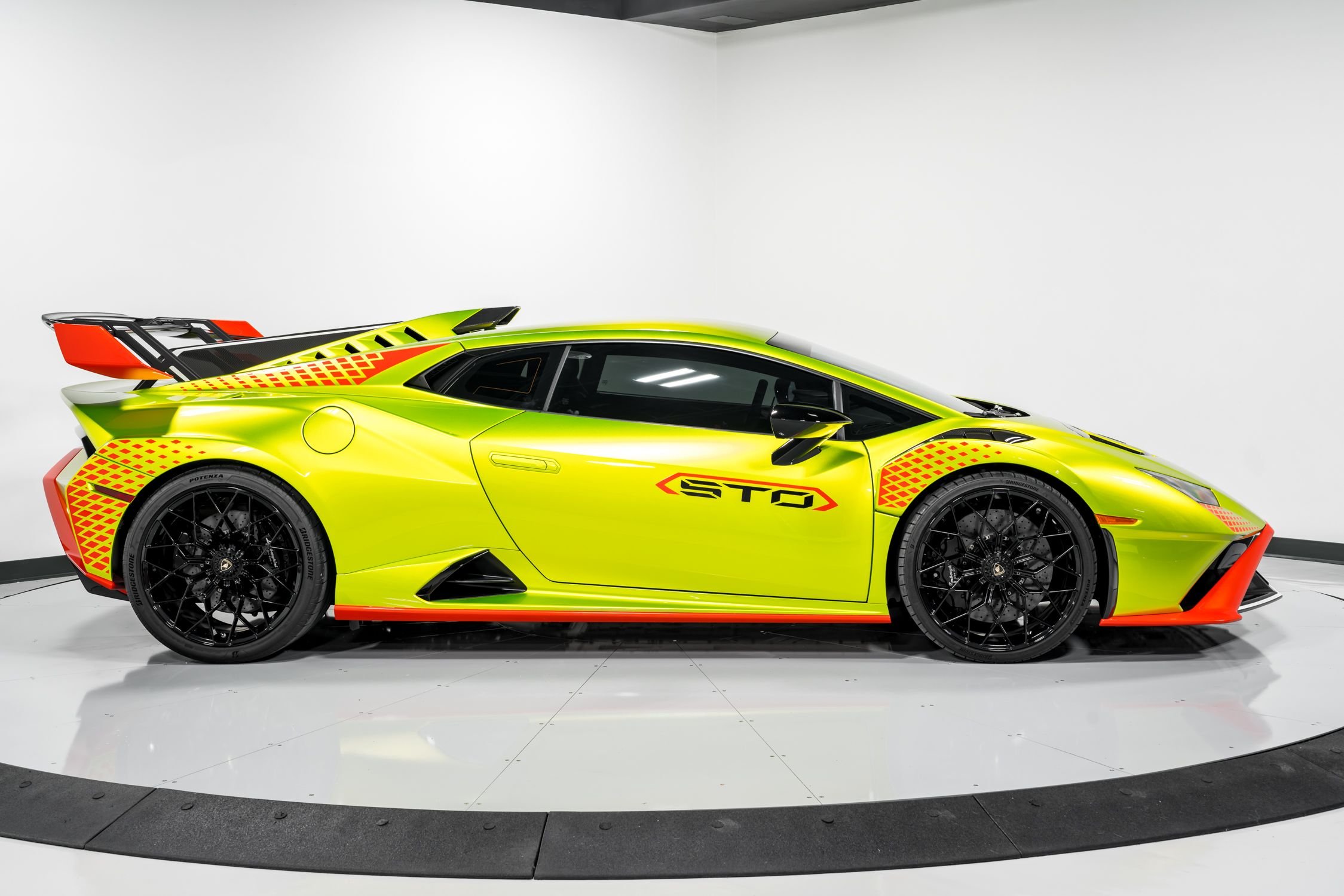 2022 Lamborghini Huracan STO, 12/21