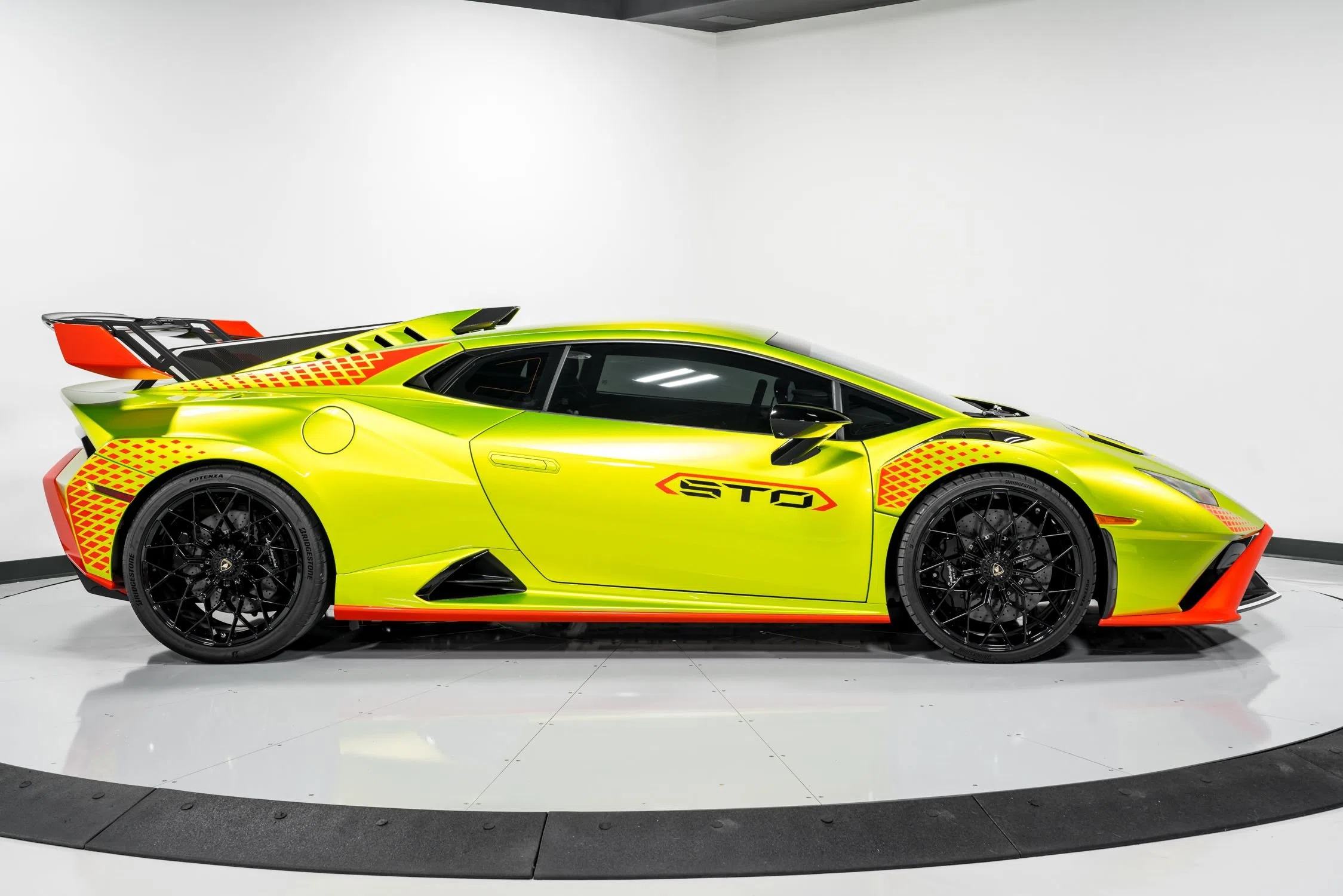 2022 Lamborghini Huracan STO for sale, exterior