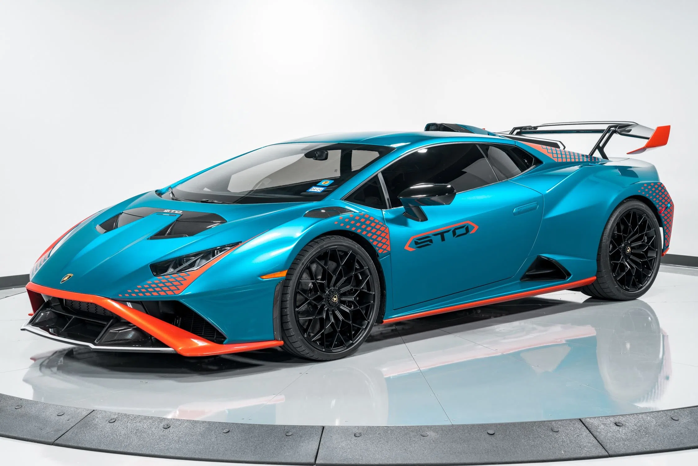 2022 Lamborghini Huracan STO