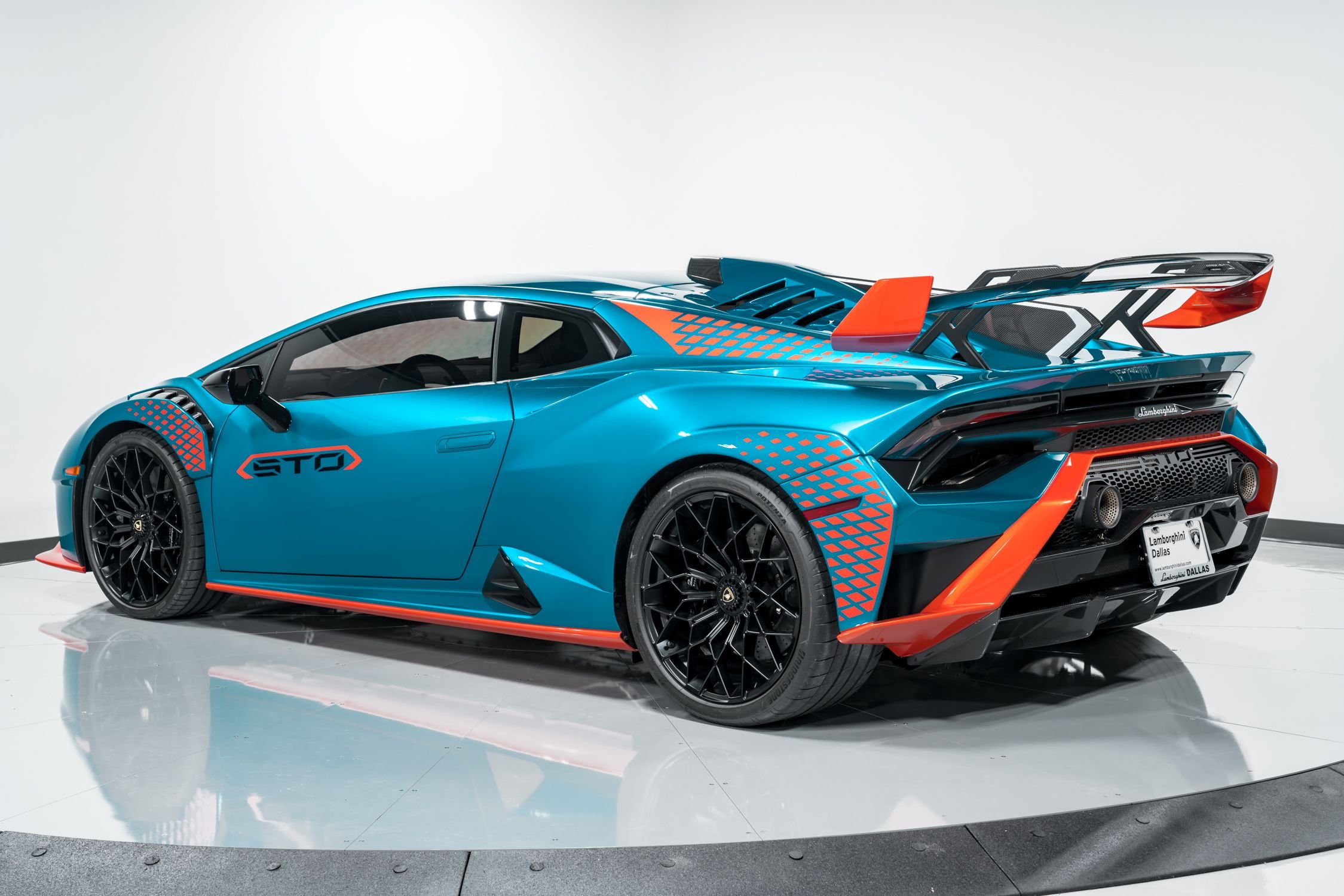 2022 Lamborghini Huracan STO, 2/13