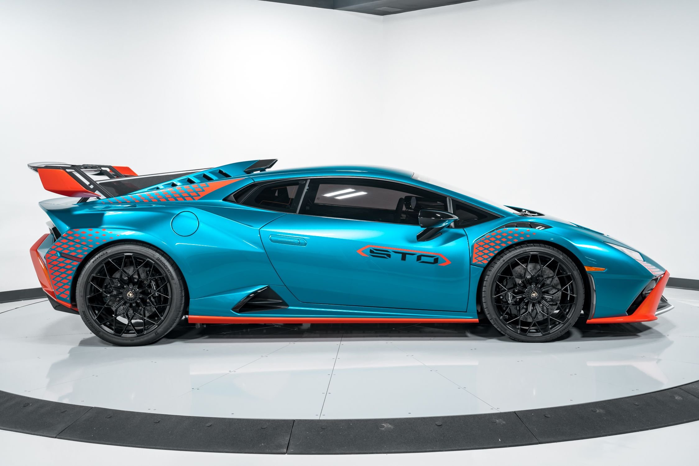 2022 Lamborghini Huracan STO, 3/13