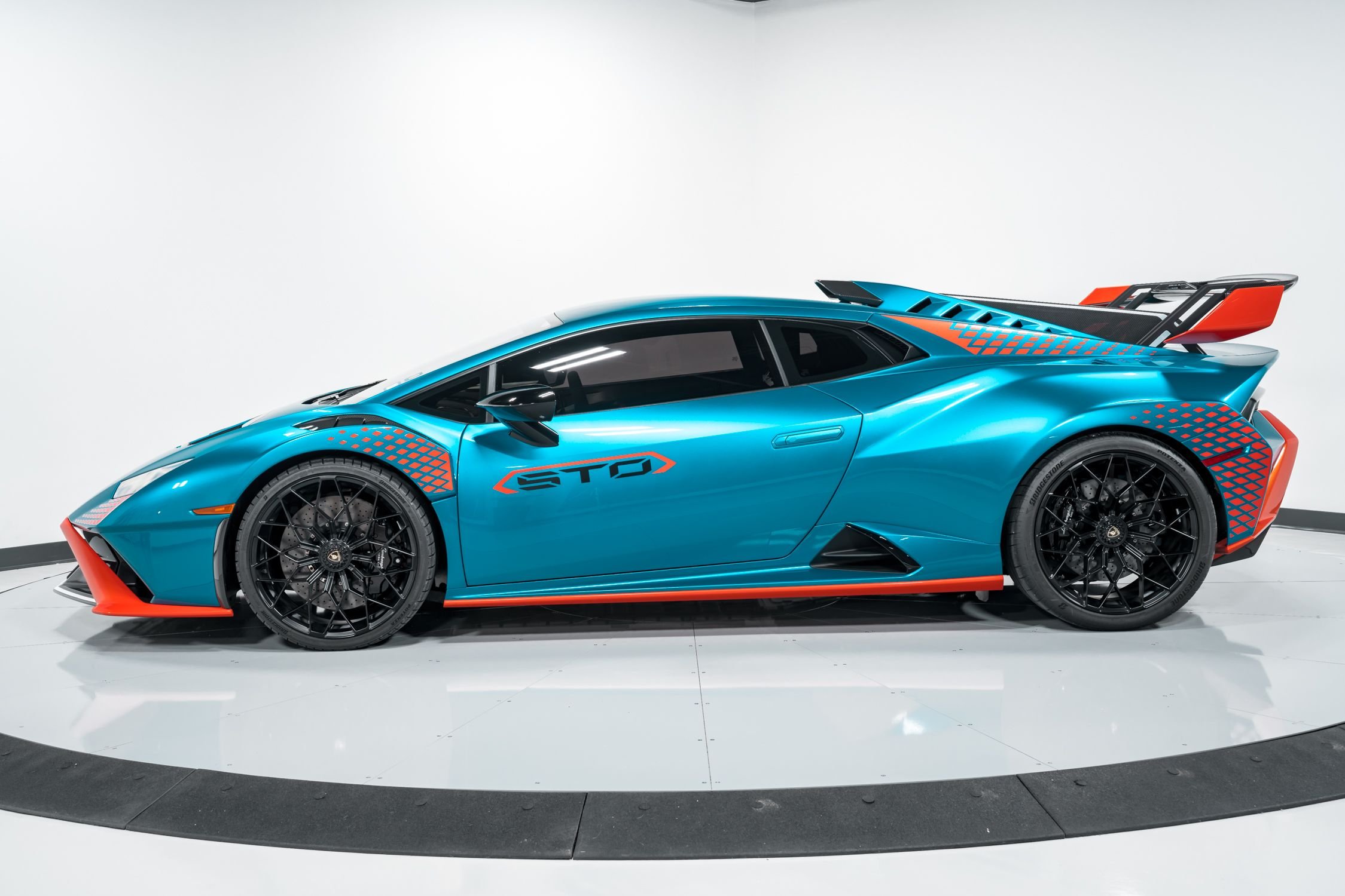 2022 Lamborghini Huracan STO, 10/13