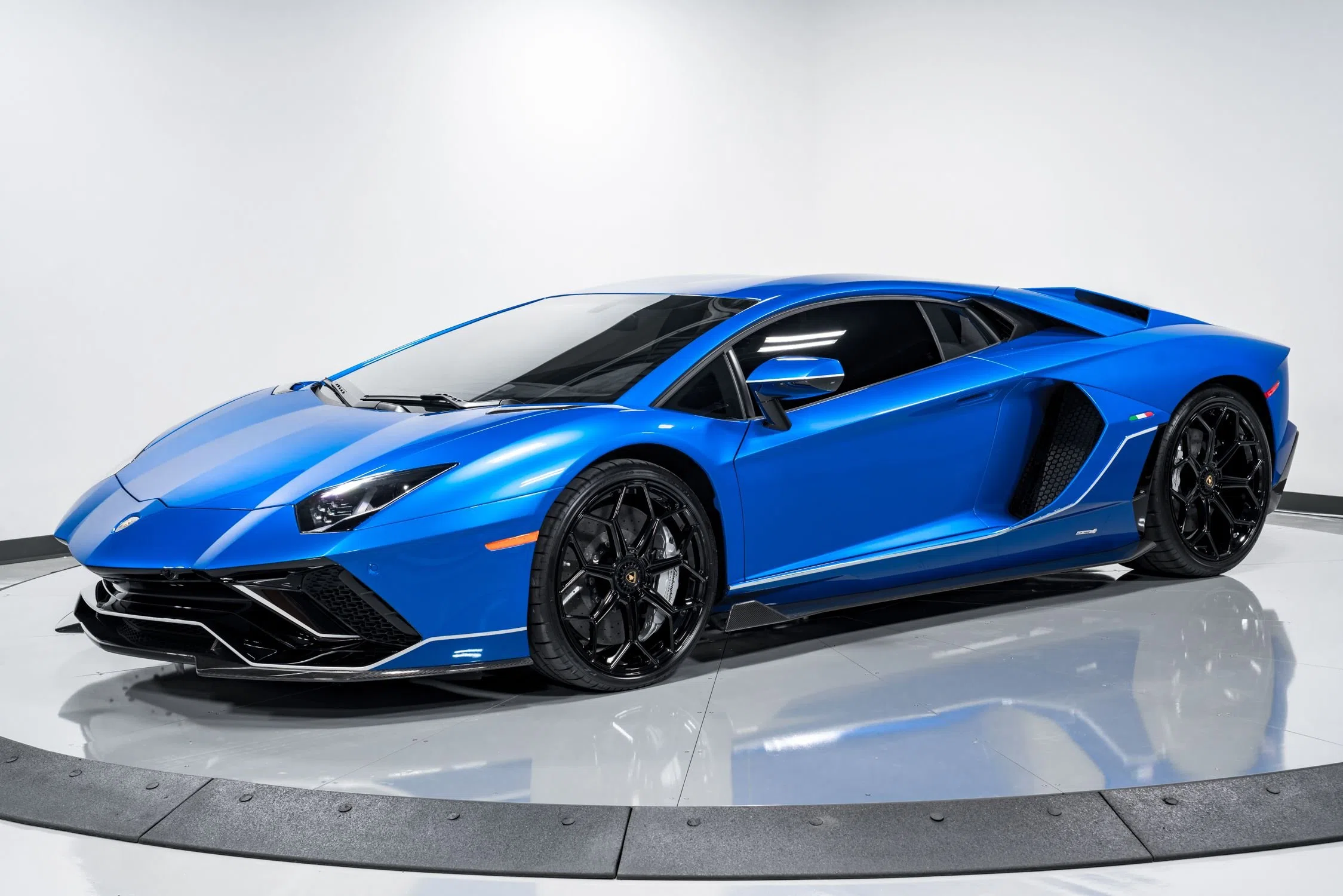 2022 Lamborghini Aventador Ultimae