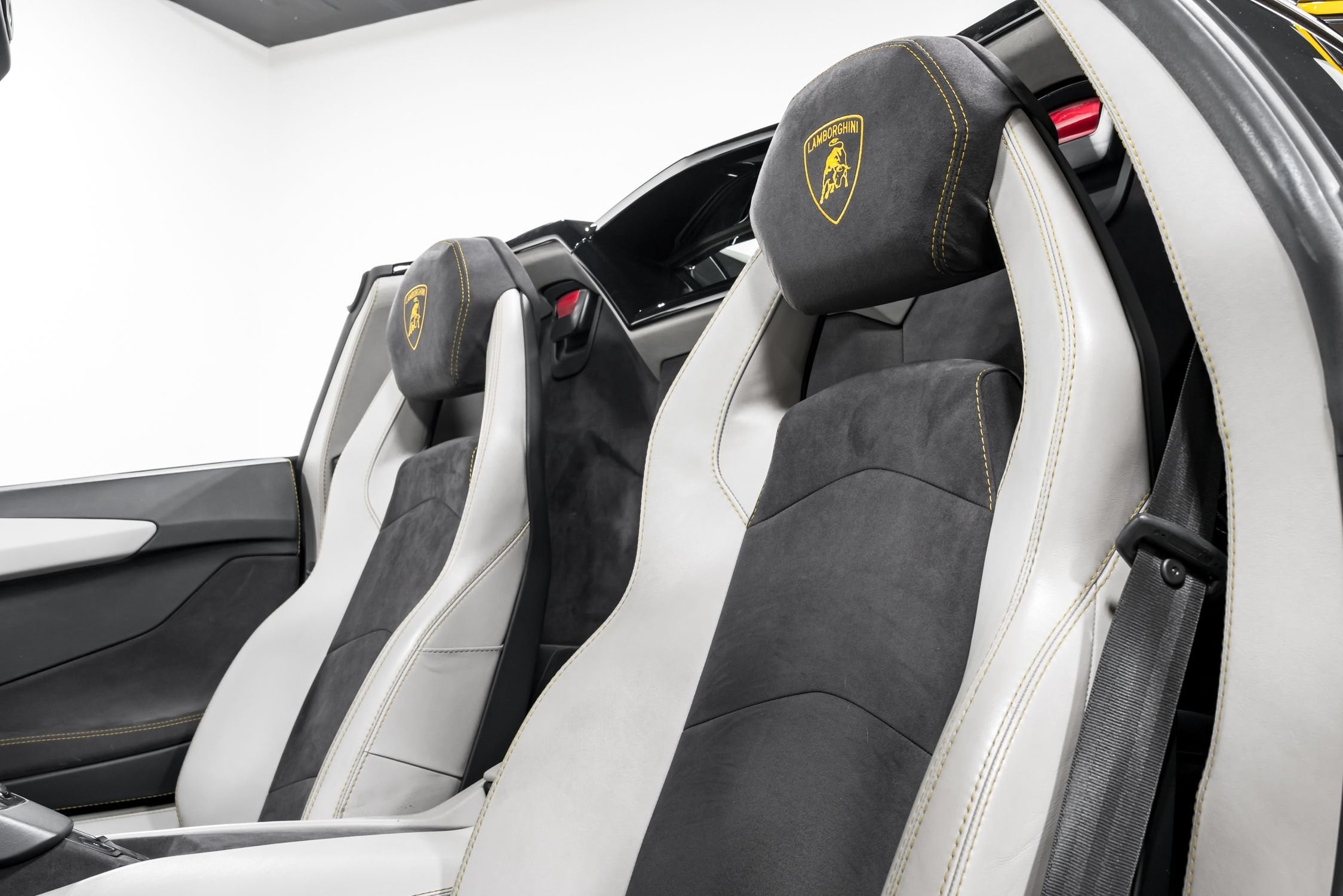 2018 Lamborghini Aventador S Roadster, 27/32