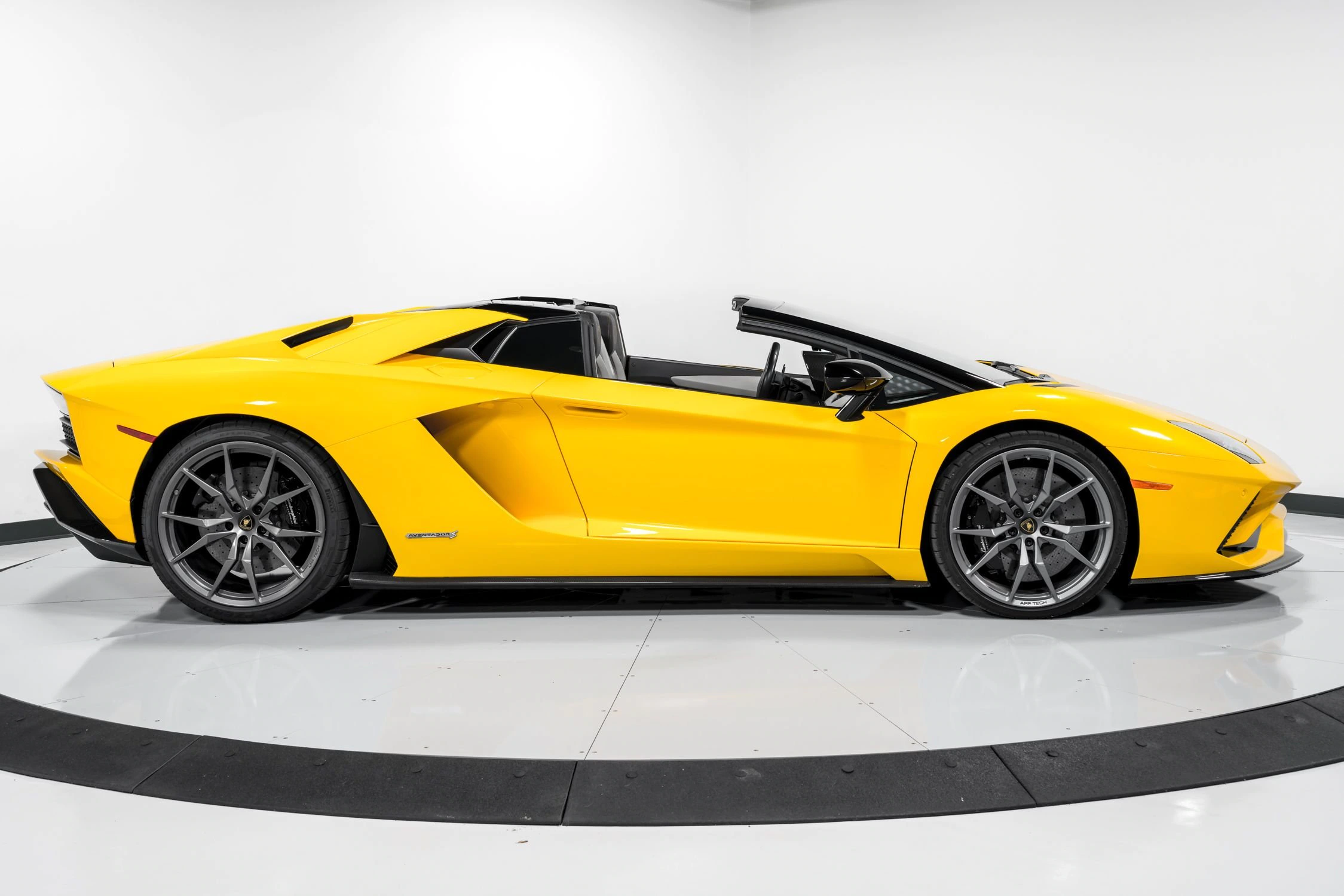 2018 Lamborghini Aventador S Roadster, 31/32