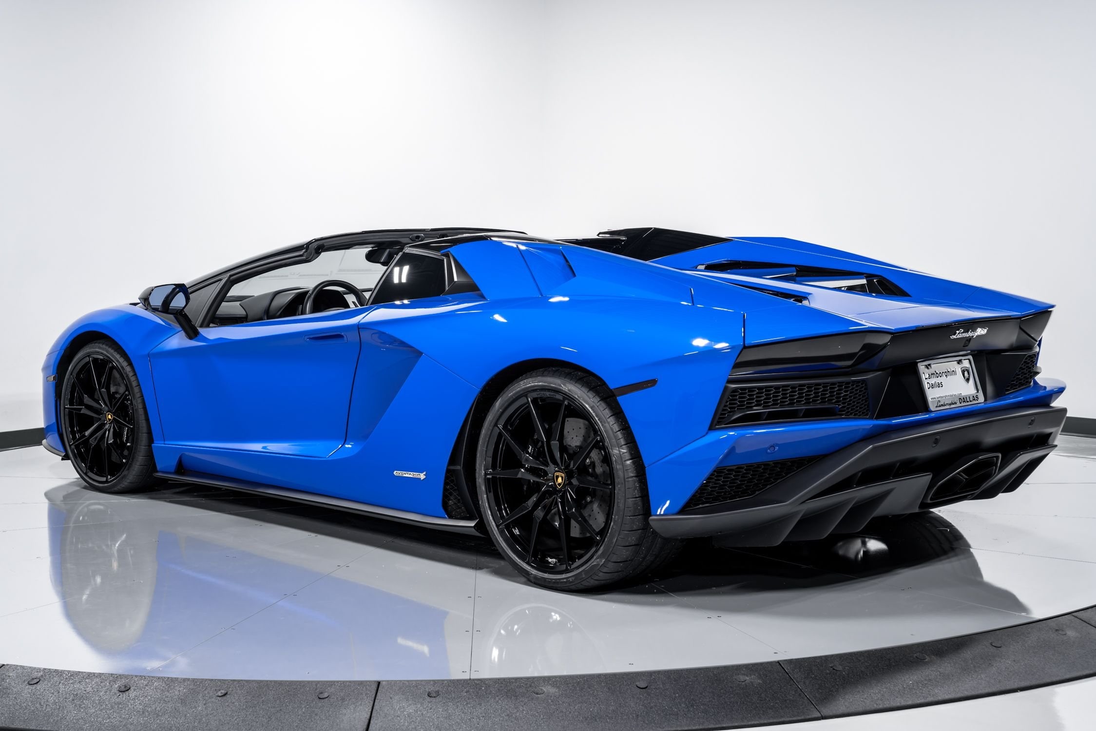 2018 Lamborghini Aventador S Roadster, 3/24