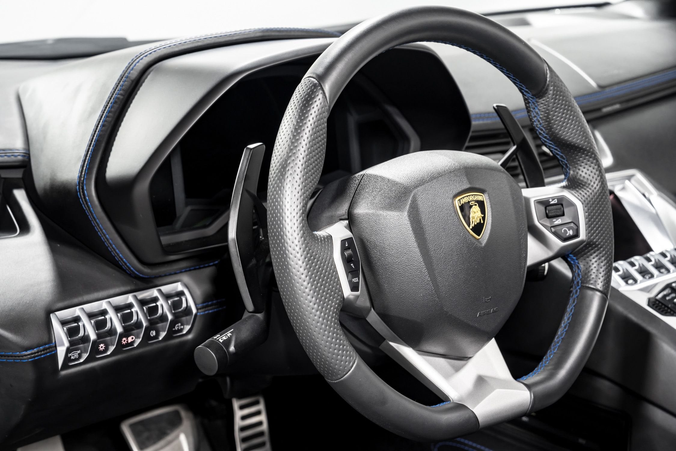 2018 Lamborghini Aventador S Roadster, 8/24