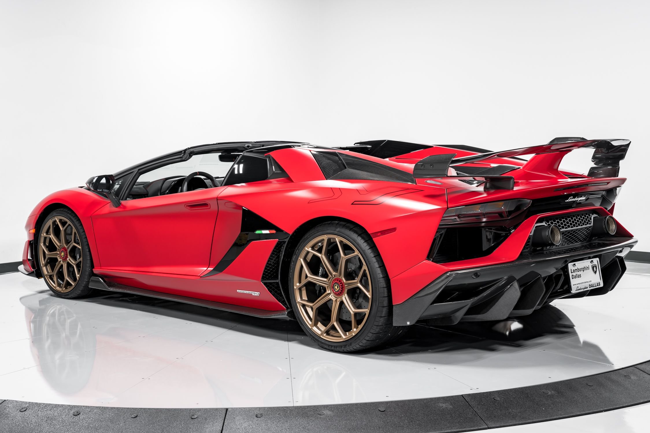 2021 Lamborghini Aventador SVJ Roadster, 2/13