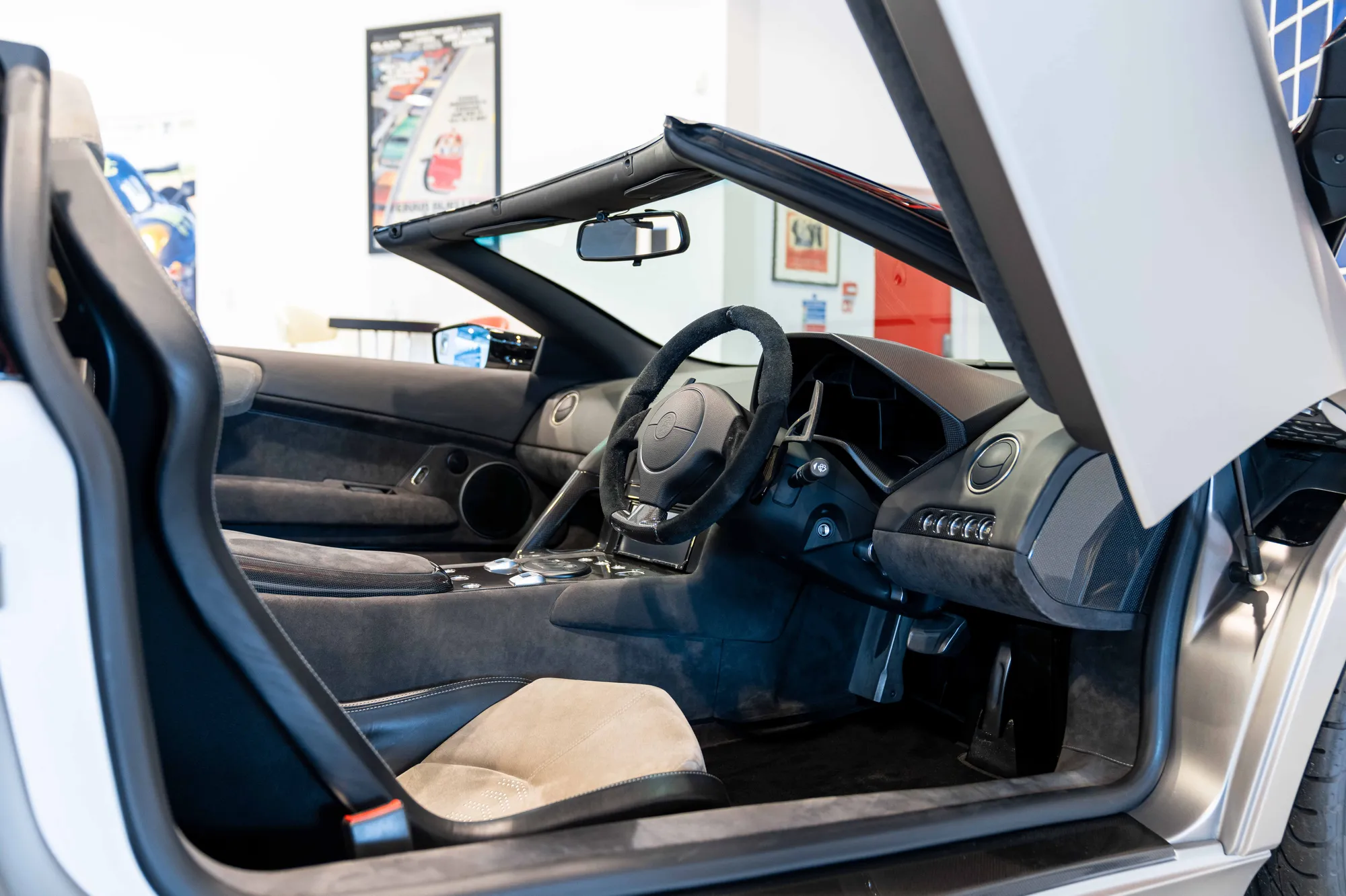 2010 LAMBORGHINI REVENTON ROADSTER, 4/22