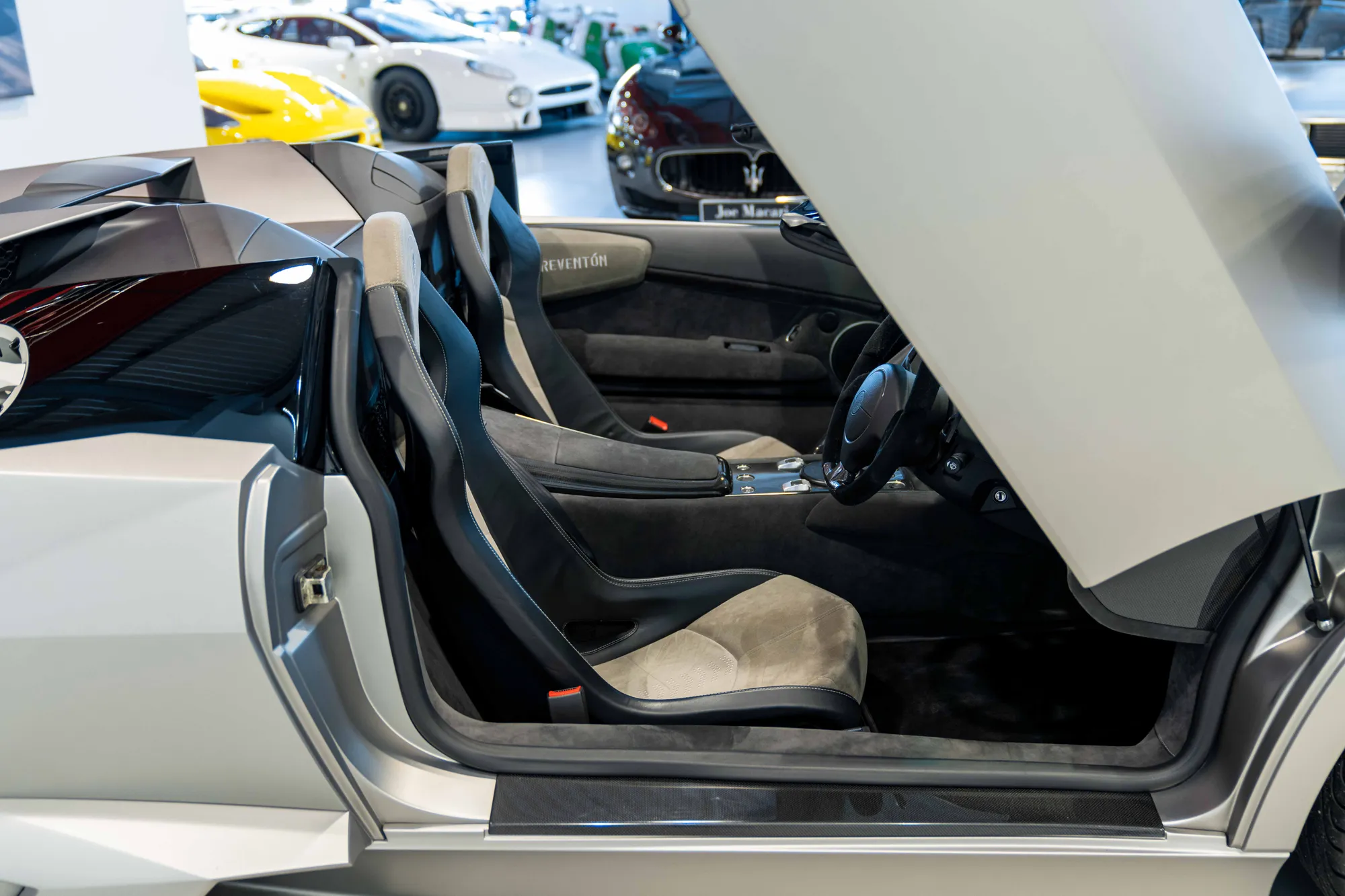 2010 LAMBORGHINI REVENTON ROADSTER, 8/22