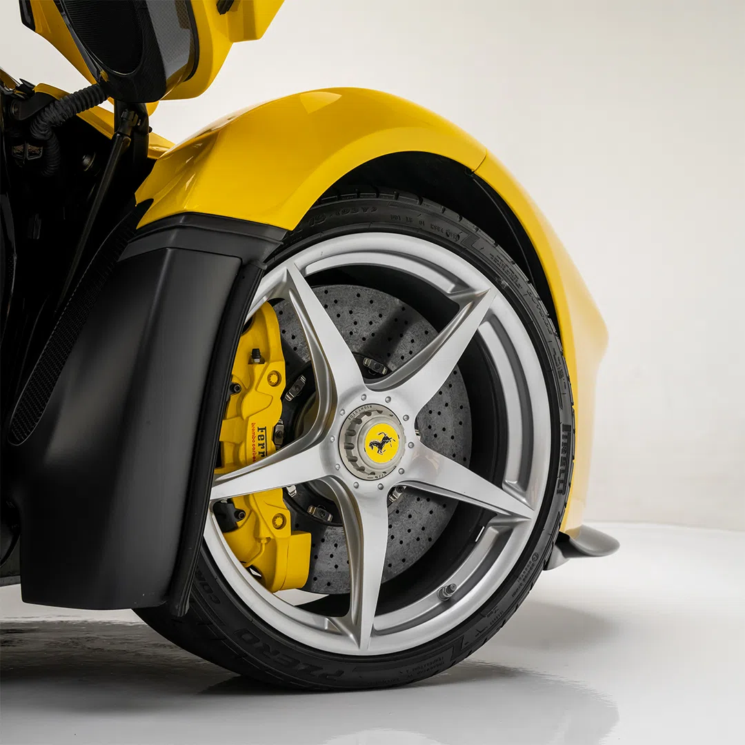 2015 Ferrari LaFerrari wheel