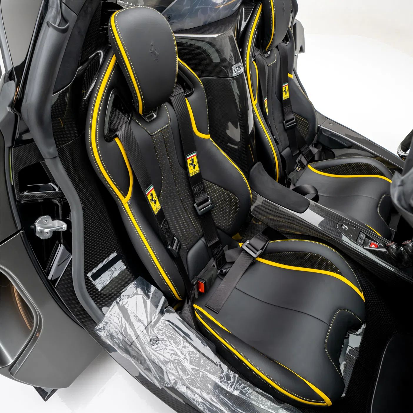 2017 Ferrari LaFerrari Aperta interior, seats