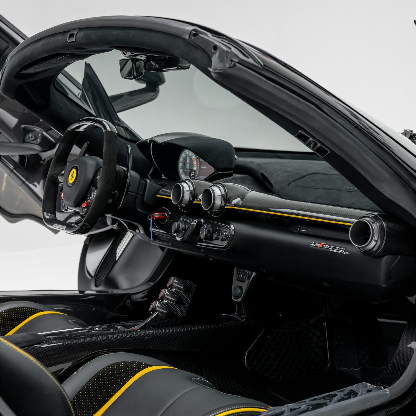 2017 FERRARI LAFERRARI APERTA, 3/23