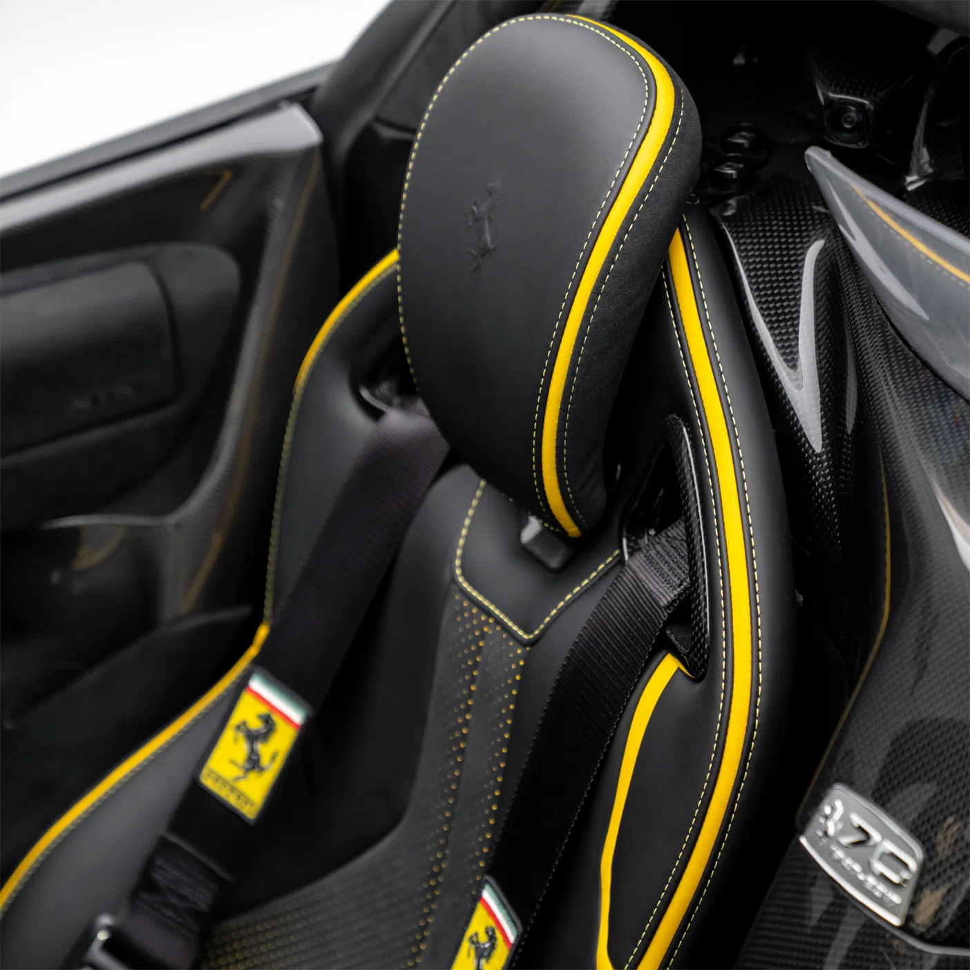 2017 Ferrari LaFerrari Aperta interior, seats