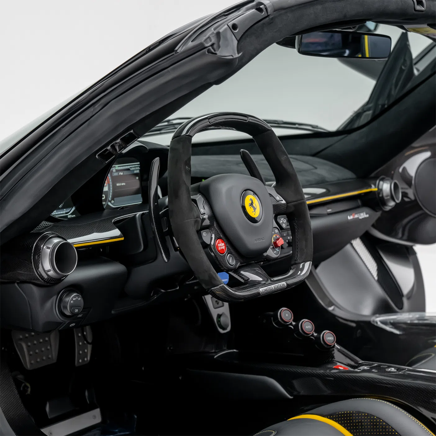 2017 Ferrari LaFerrari Aperta interior