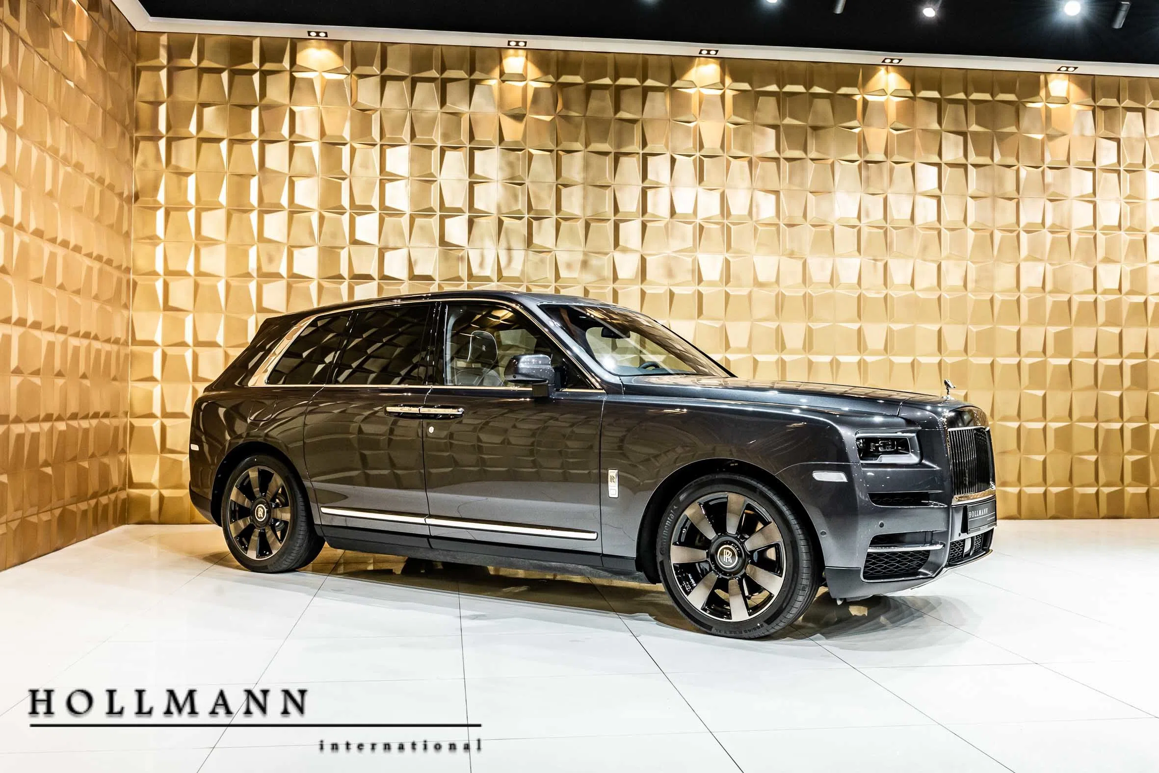 2019 Rolls-Royce Cullinan for sale, exterior, Grey