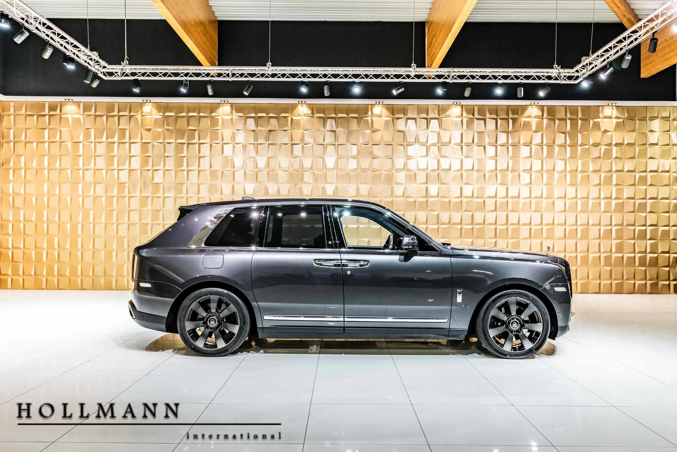 2019 Rolls-Royce Cullinan for sale, exterior, Grey