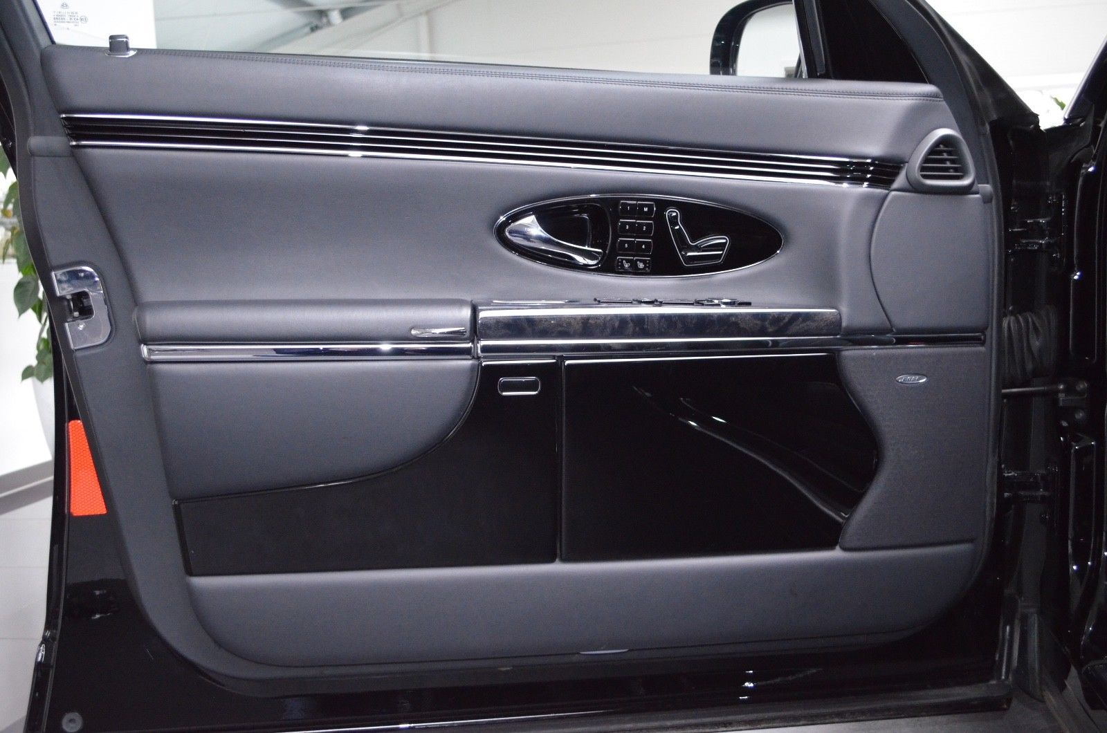 2008 Maybach 57 S Baltic Black, 10/16