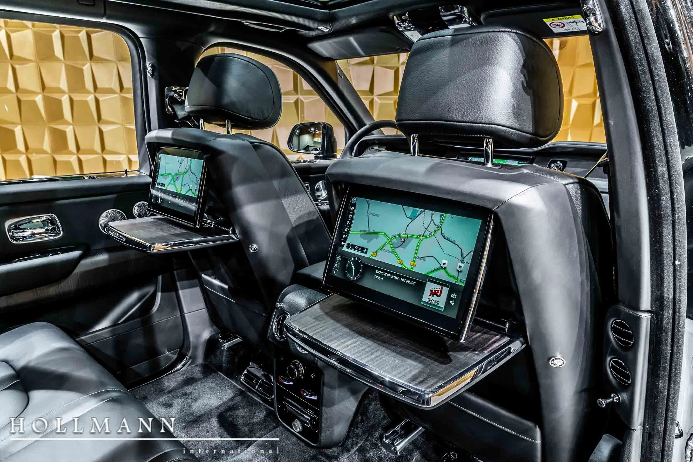 2019 Rolls-Royce Cullinan interior, Black Leather Interior