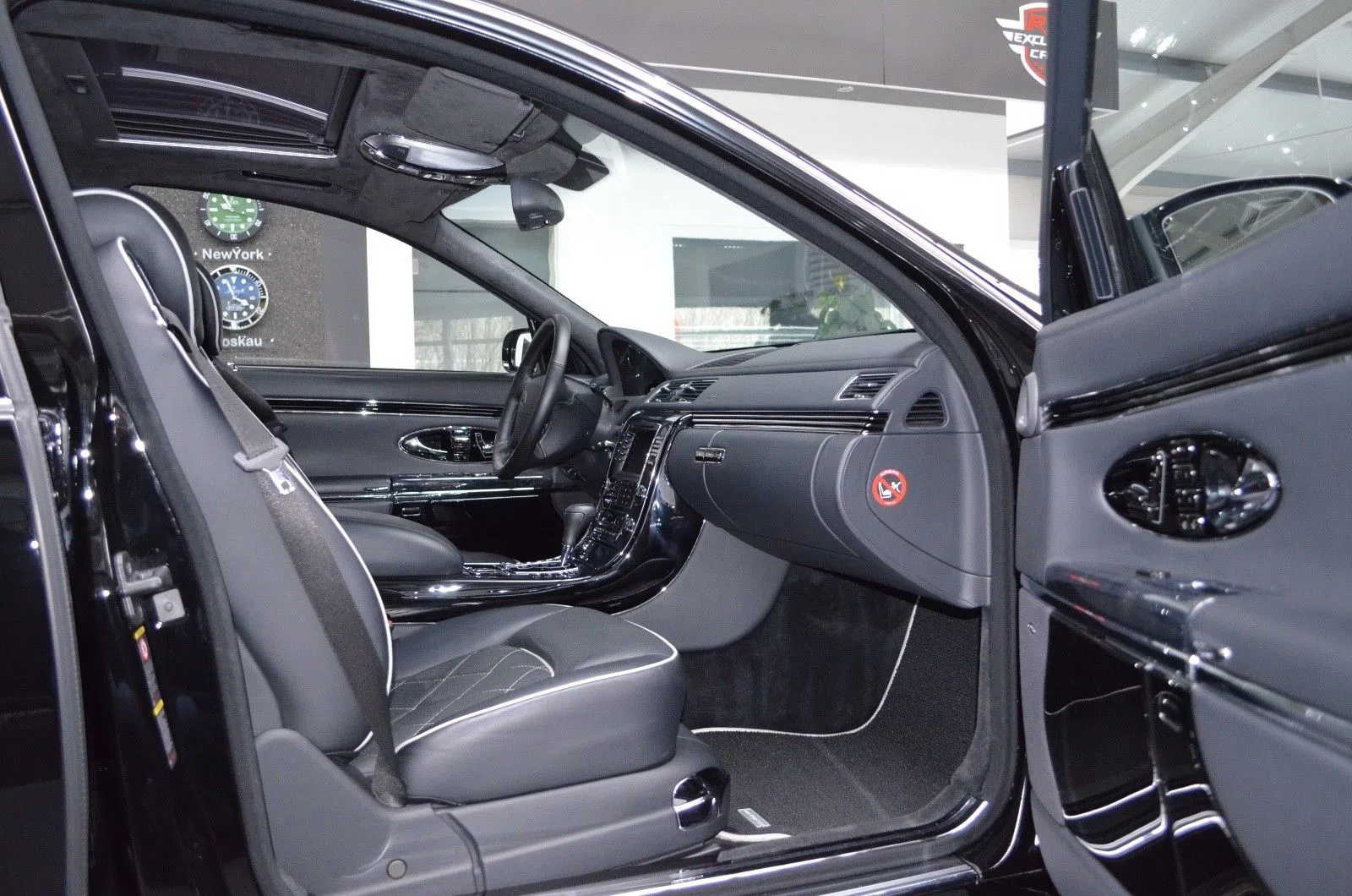 2008 Maybach 57 S Baltic Black interior, Black