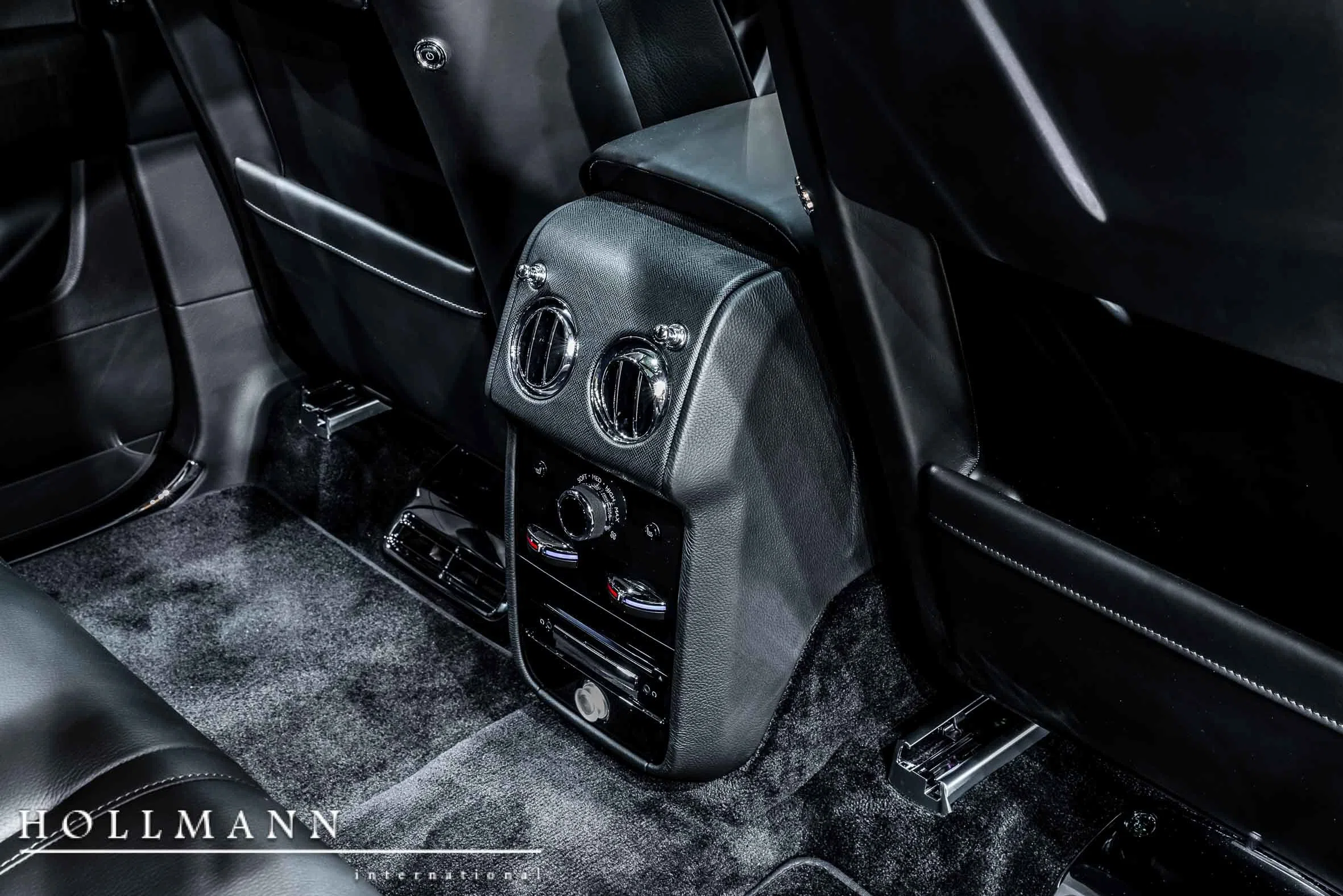 2019 Rolls-Royce Cullinan interior, Black Leather Interior