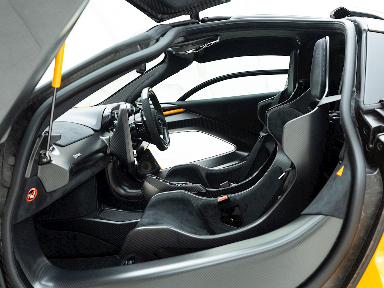 2018 McLaren Senna, 15/20