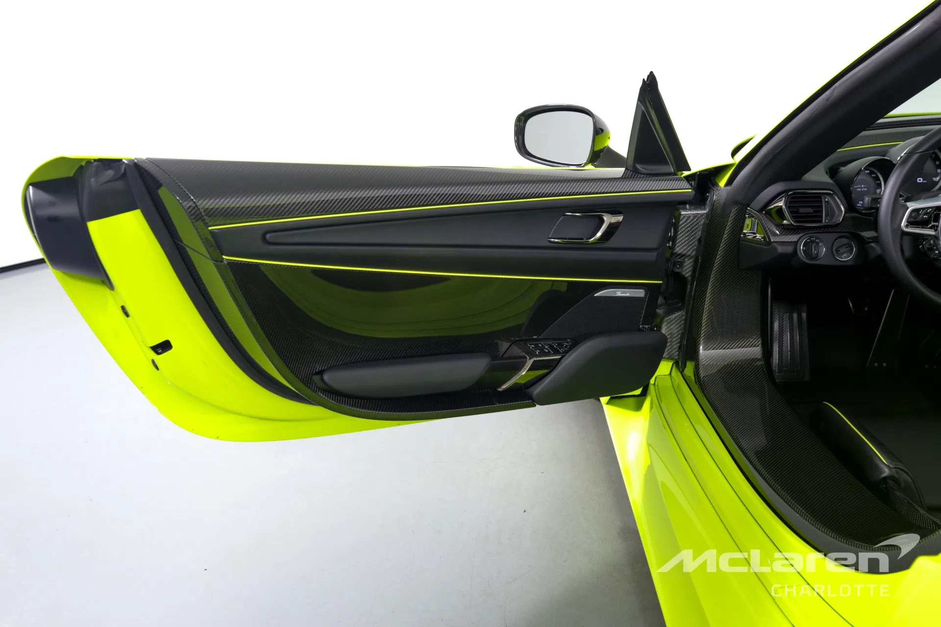 2015 Porsche 918 Spyder interior, door panel, Onyx Black/Acid Green