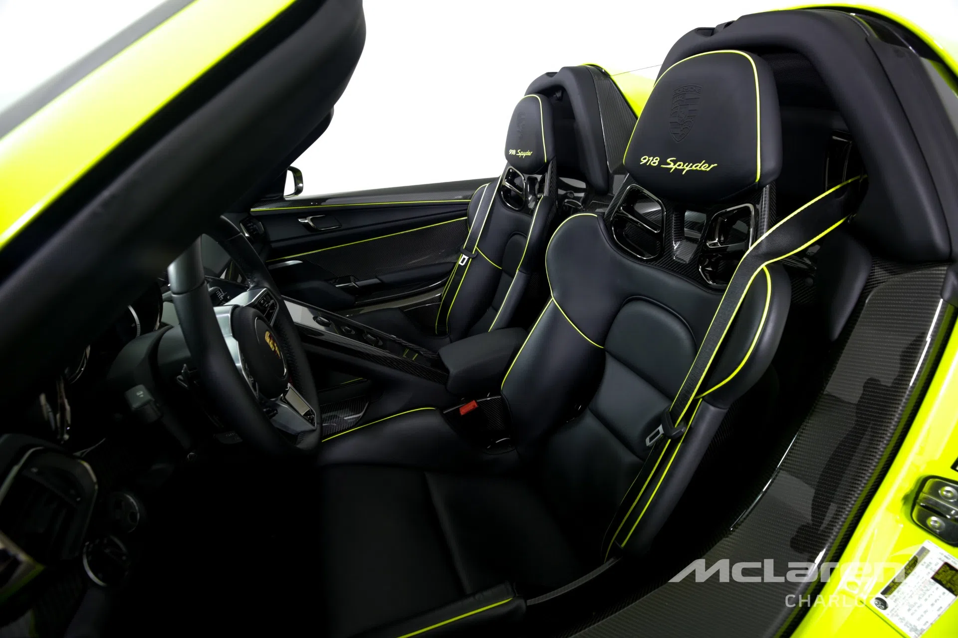 2015 Porsche 918 Spyder interior, seats, Onyx Black/Acid Green