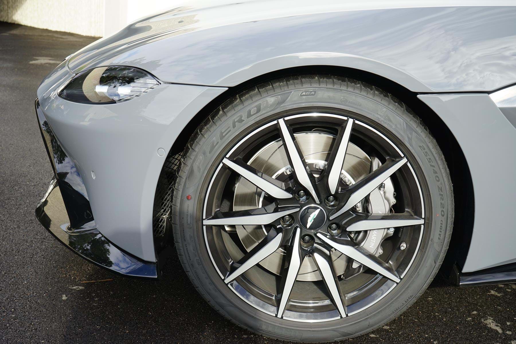 2019 Aston Martin Vantage V8, 7/16