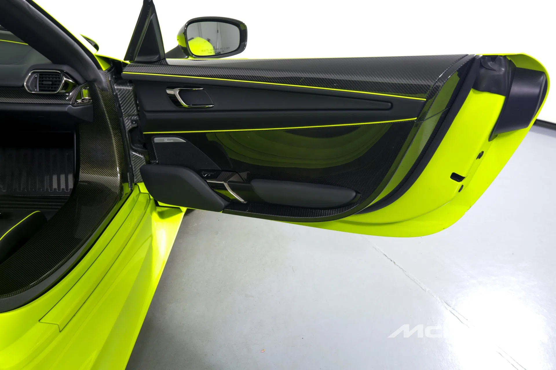 2015 Porsche 918 Spyder interior, door panel, Onyx Black/Acid Green