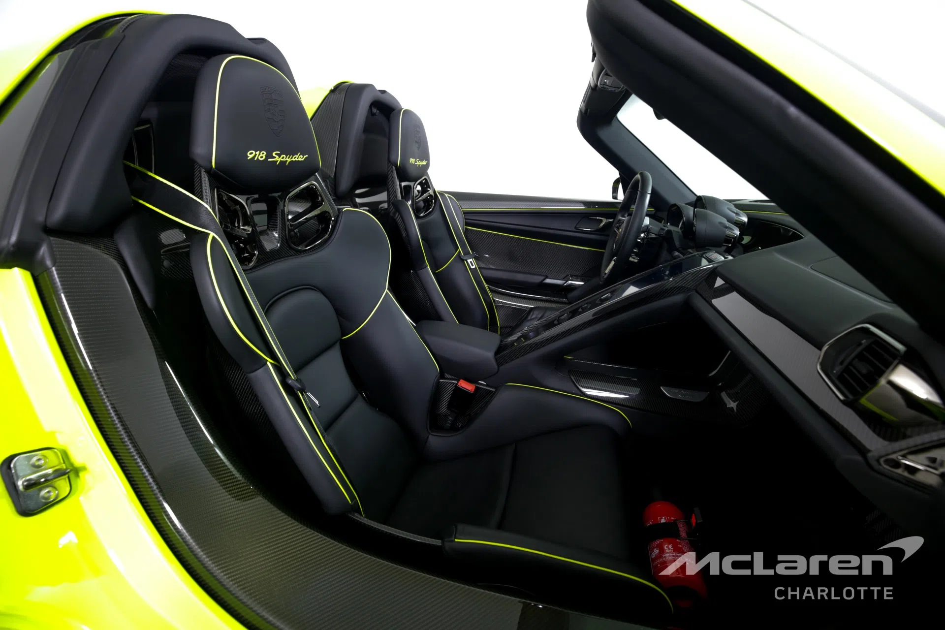 2015 Porsche 918 Spyder interior, seats, Onyx Black/Acid Green