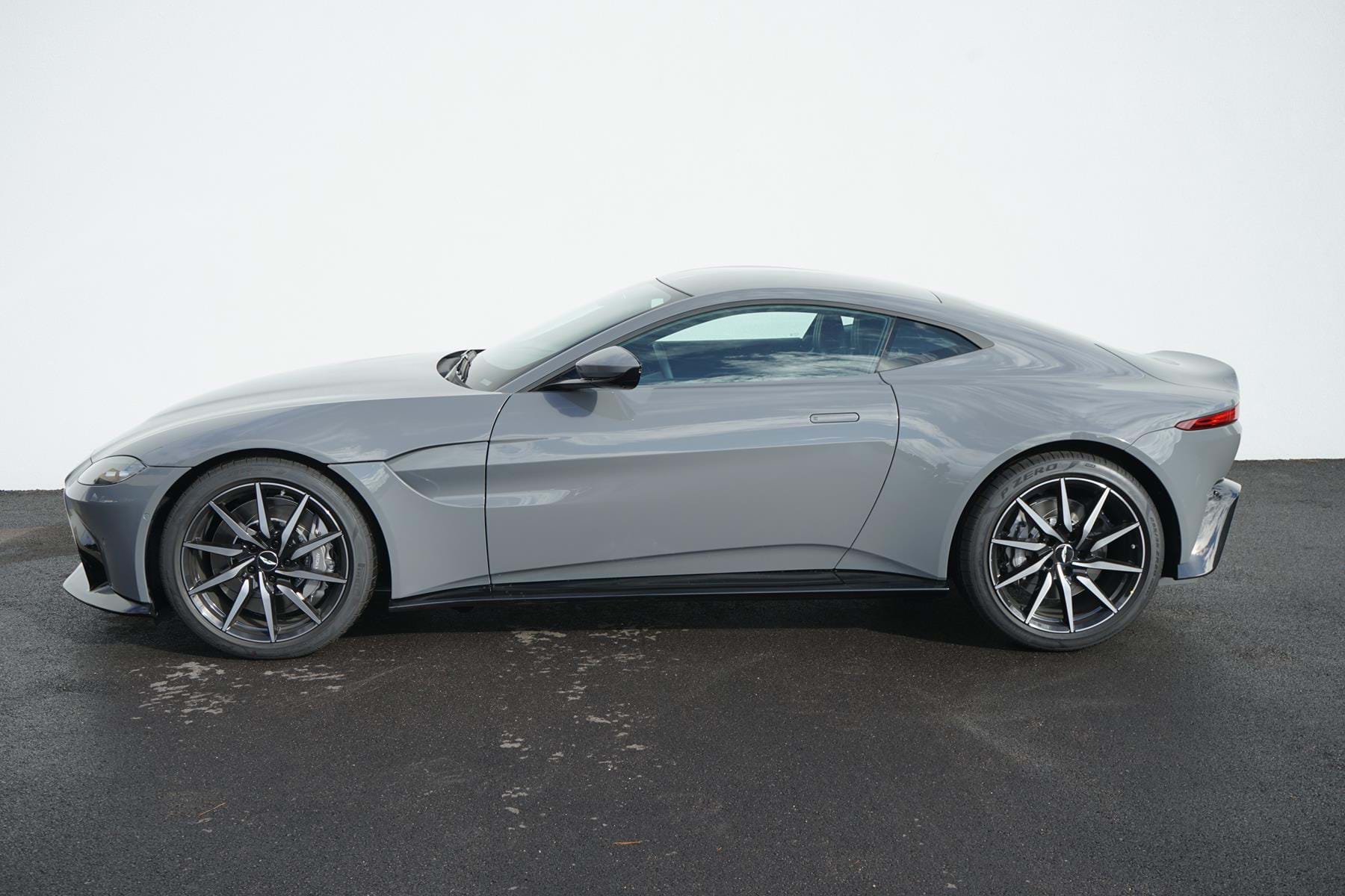 2019 Aston Martin Vantage V8, 8/16