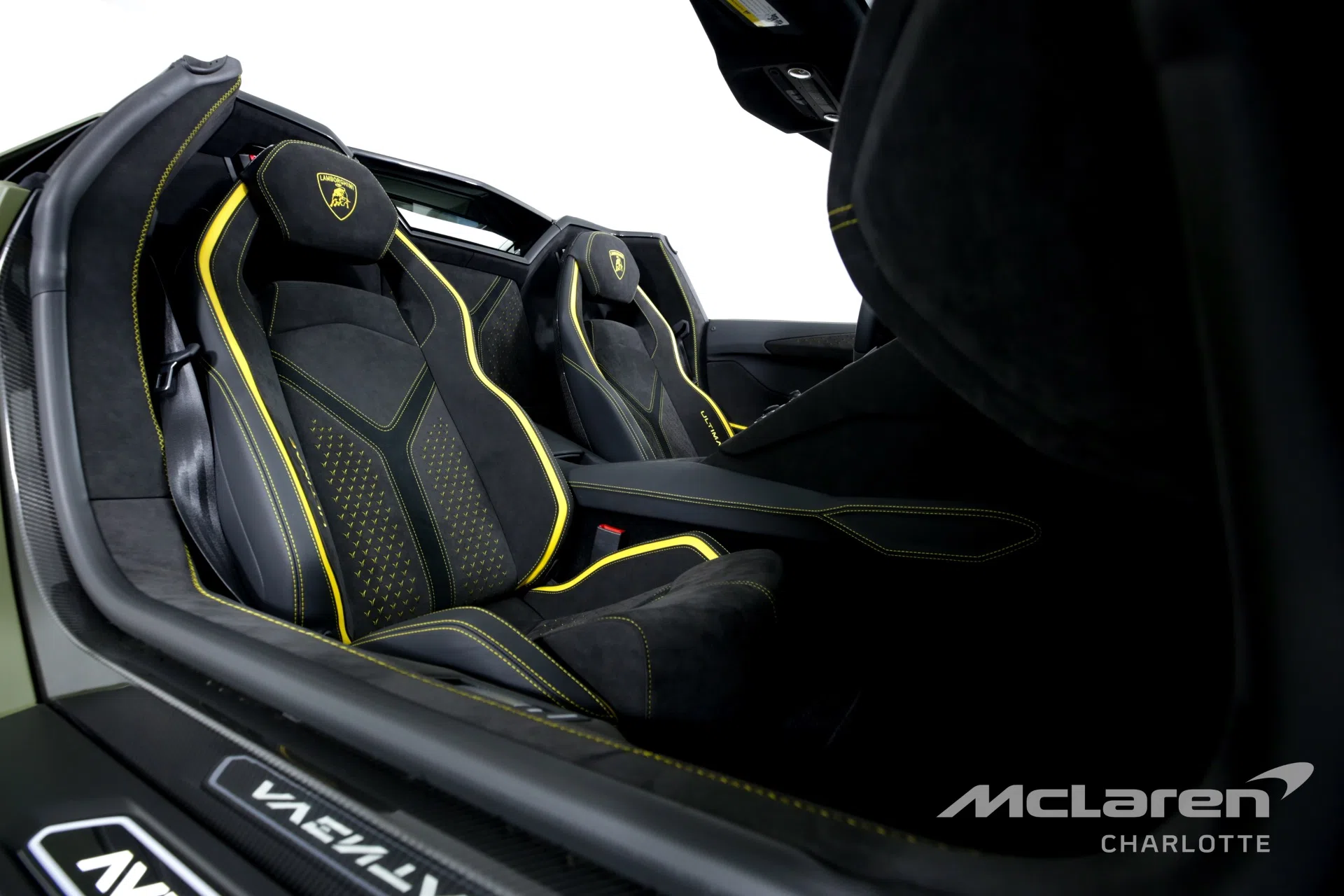2022 Lamborghini Aventador Ultimae interior