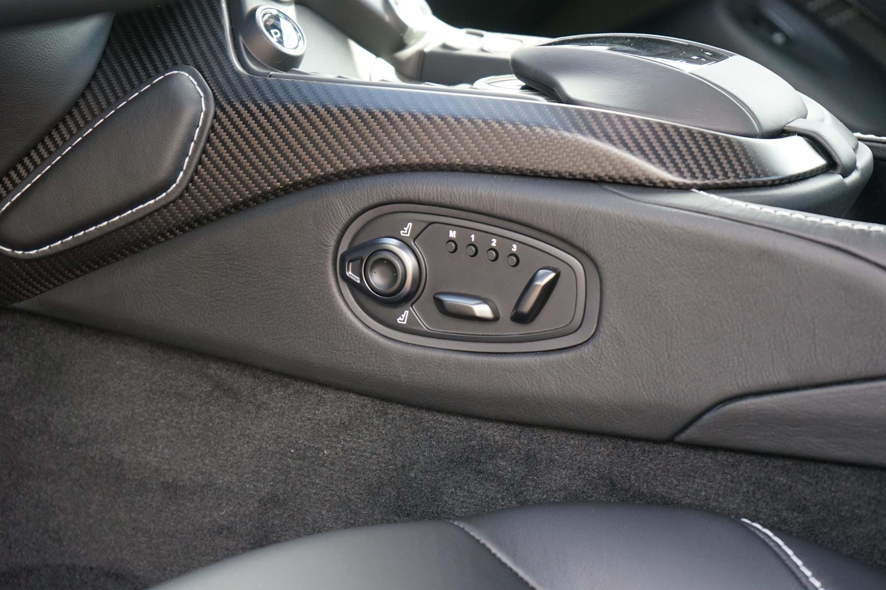 2019 Aston Martin Vantage V8, 13/16