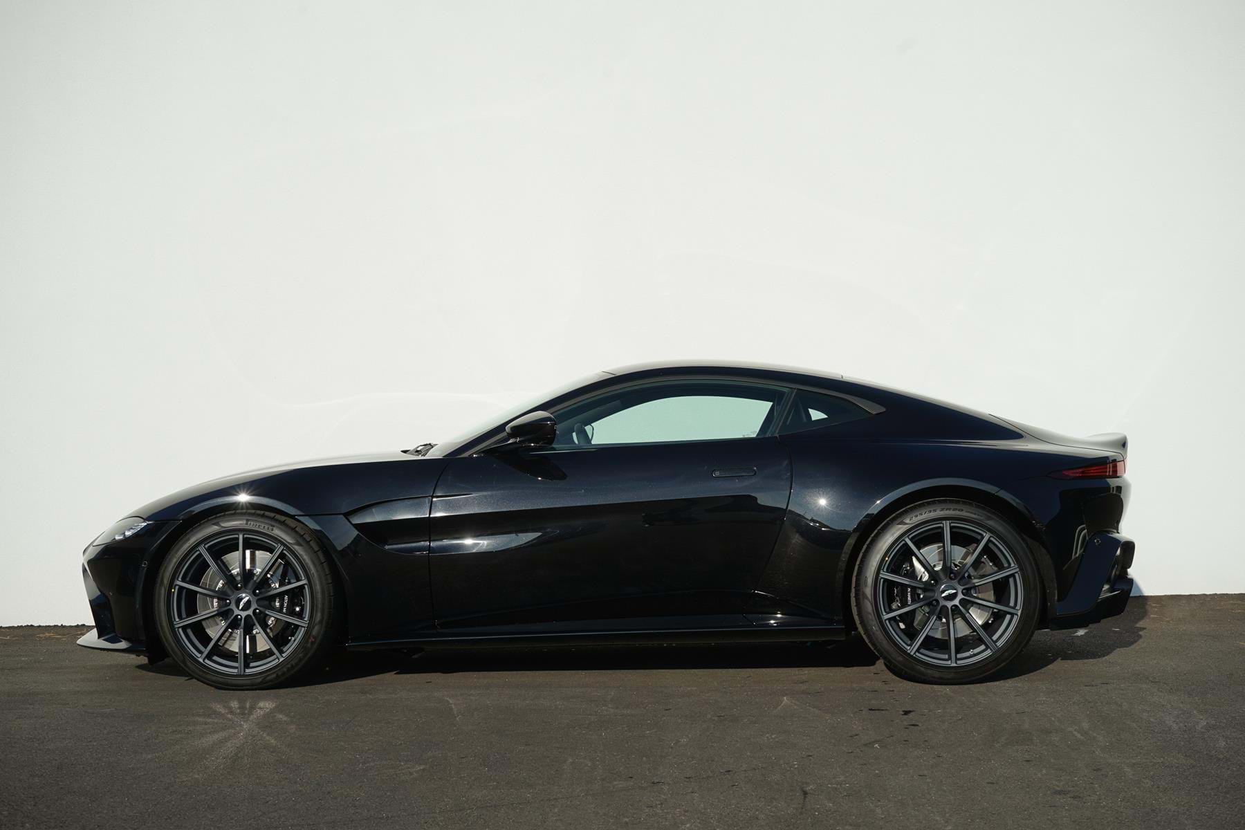 2019 Aston Martin Vantage V8, 2/10