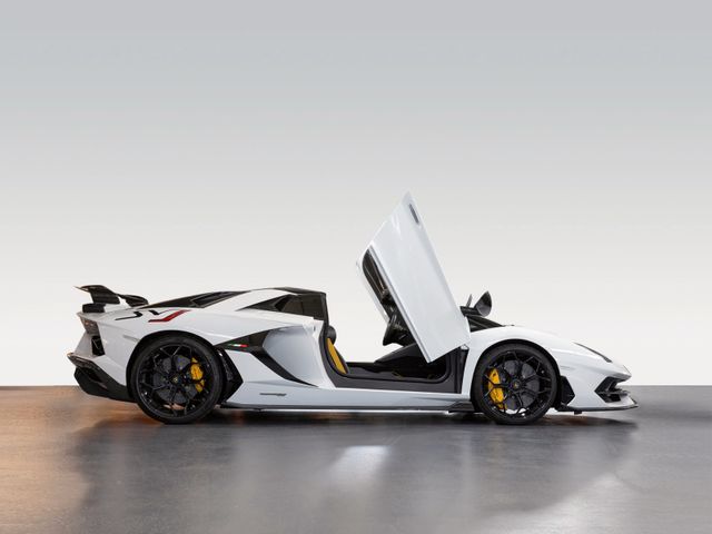 2020 Lamborghini Aventador SVJ Roadster