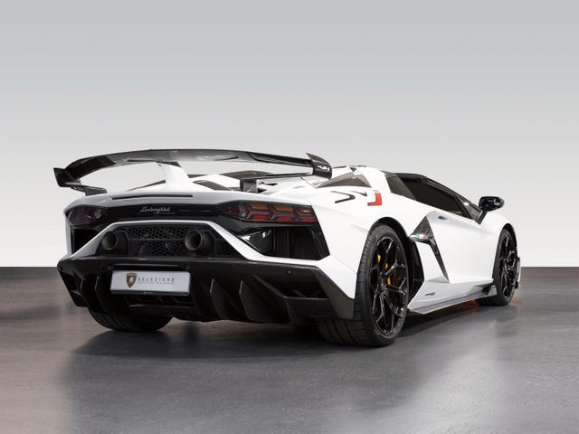 2020 Lamborghini Aventador SVJ Roadster, 3/15
